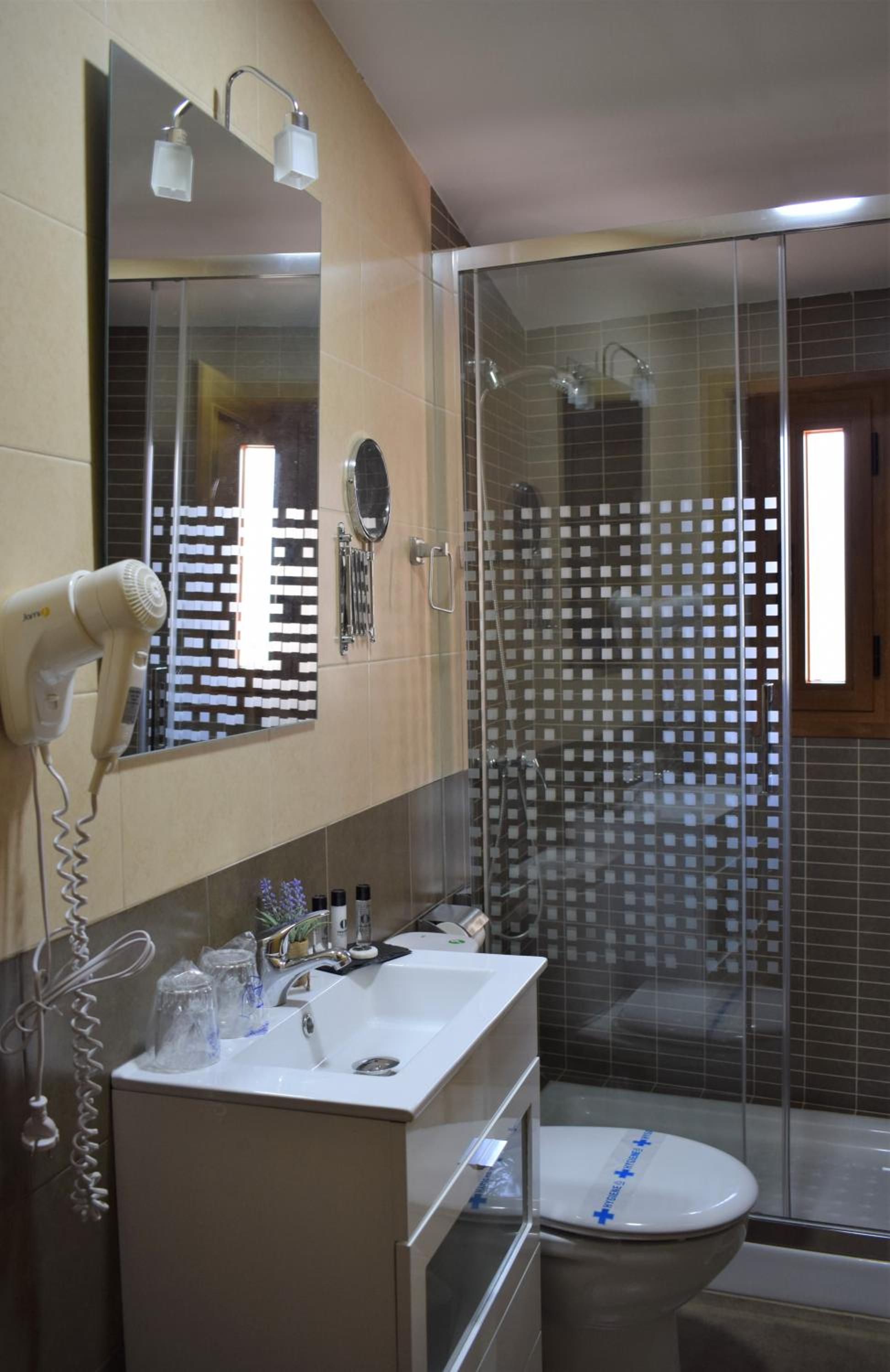 Double Room with Private Bathroom photo 3