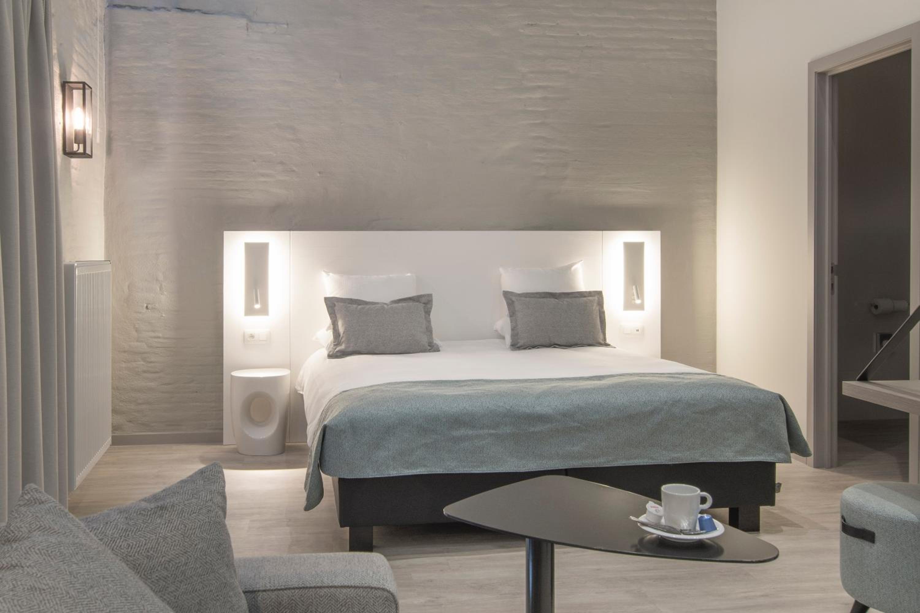 Executive Double Room thumbnail 6