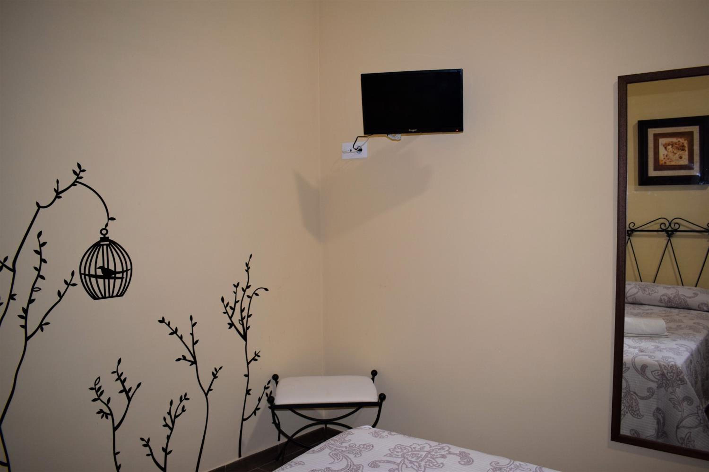 Twin Room with Private Bathroom photo 2