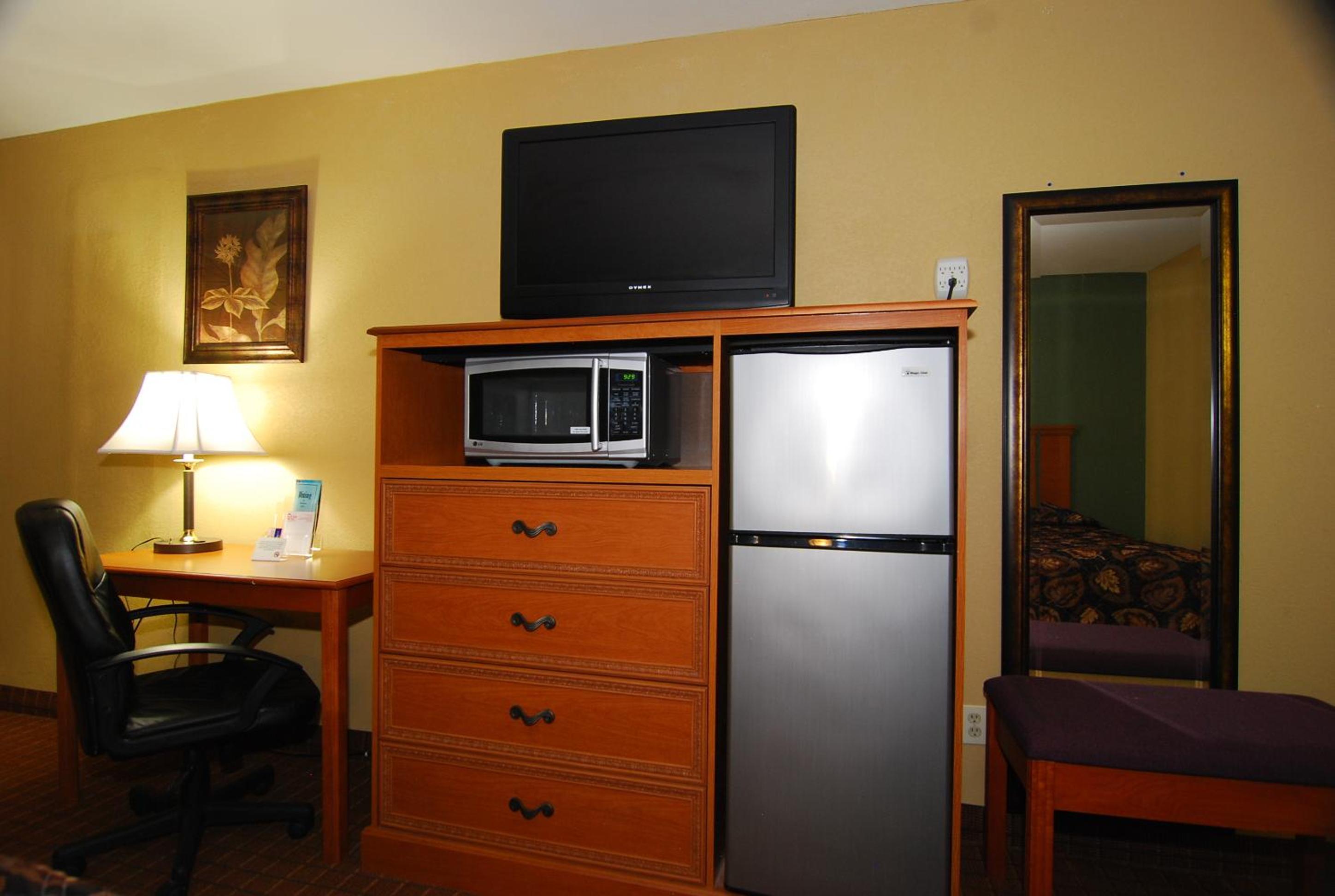 King Suite - Non-Smoking - Photo 13