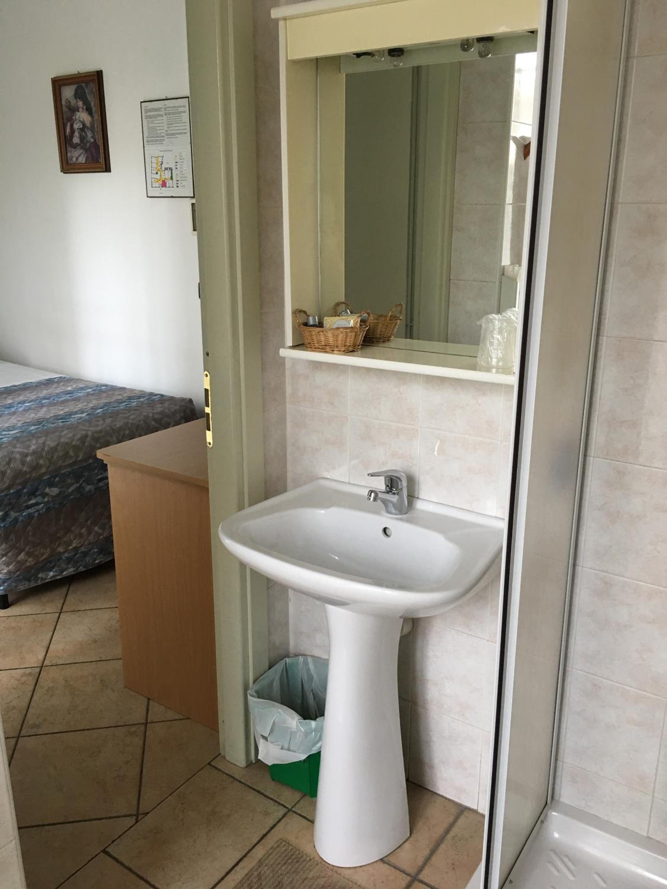 Triple Room - Photo 26