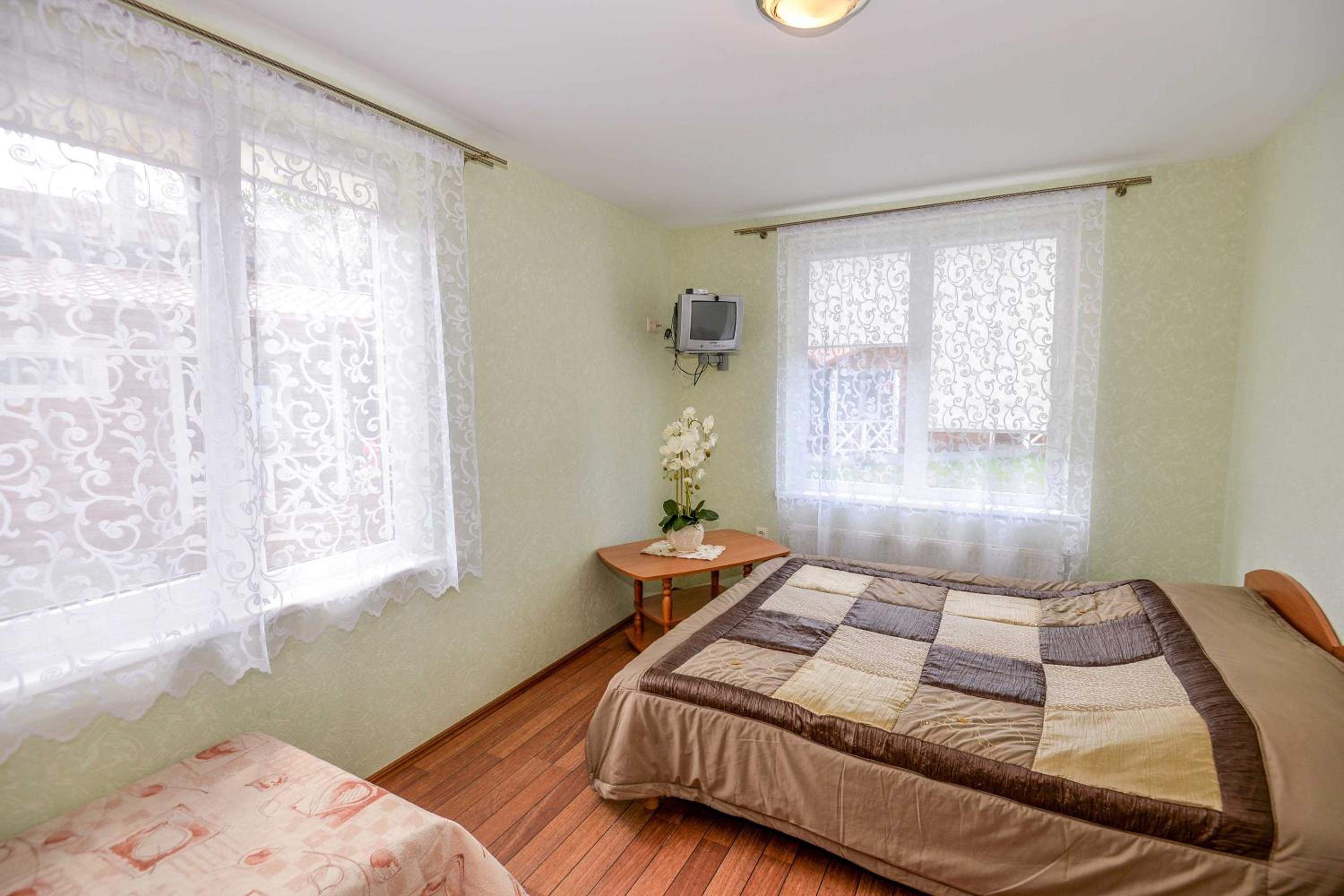 Economy Quadruple Room with Shared Bathroom photo 2
