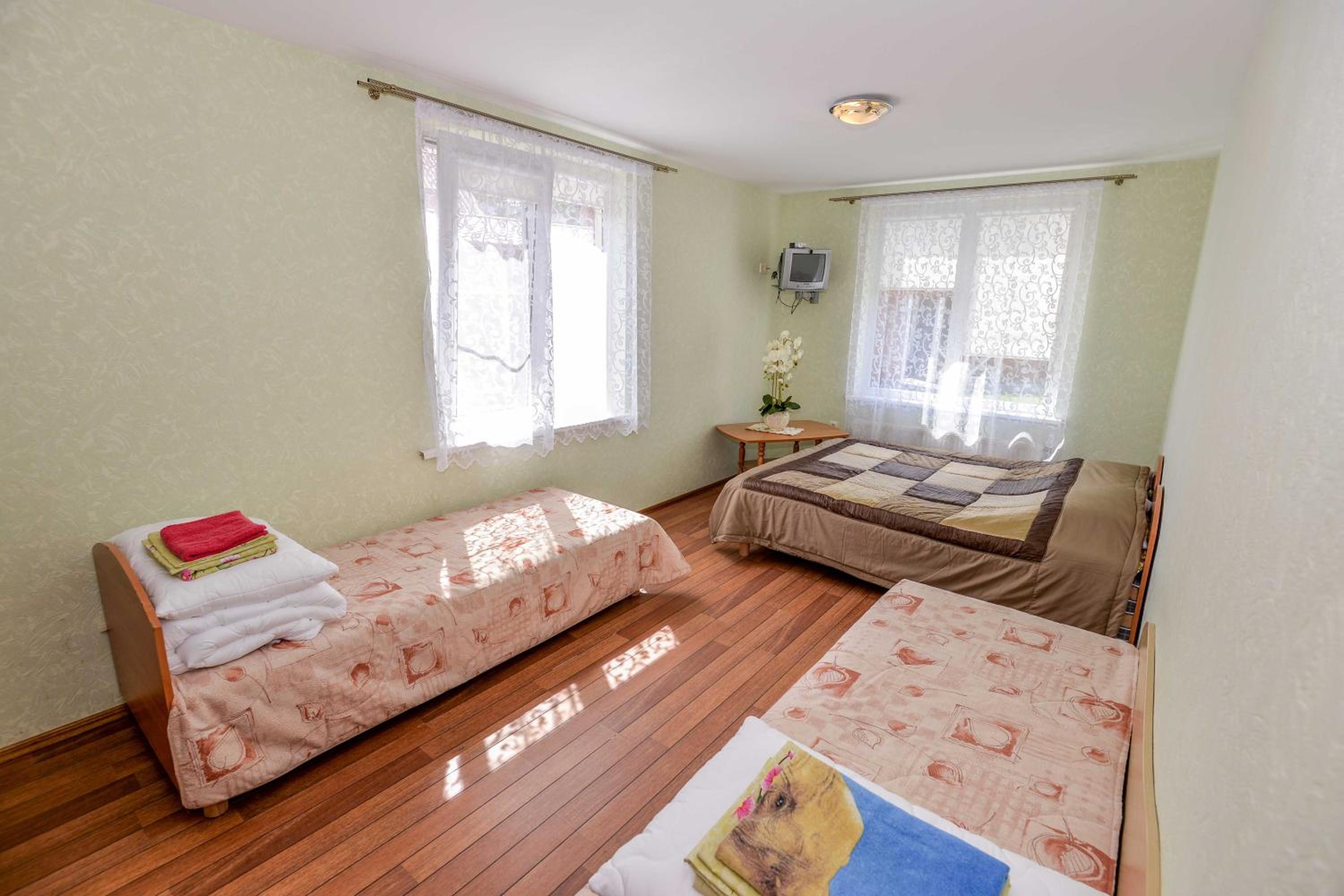 Economy Quadruple Room with Shared Bathroom photo 3
