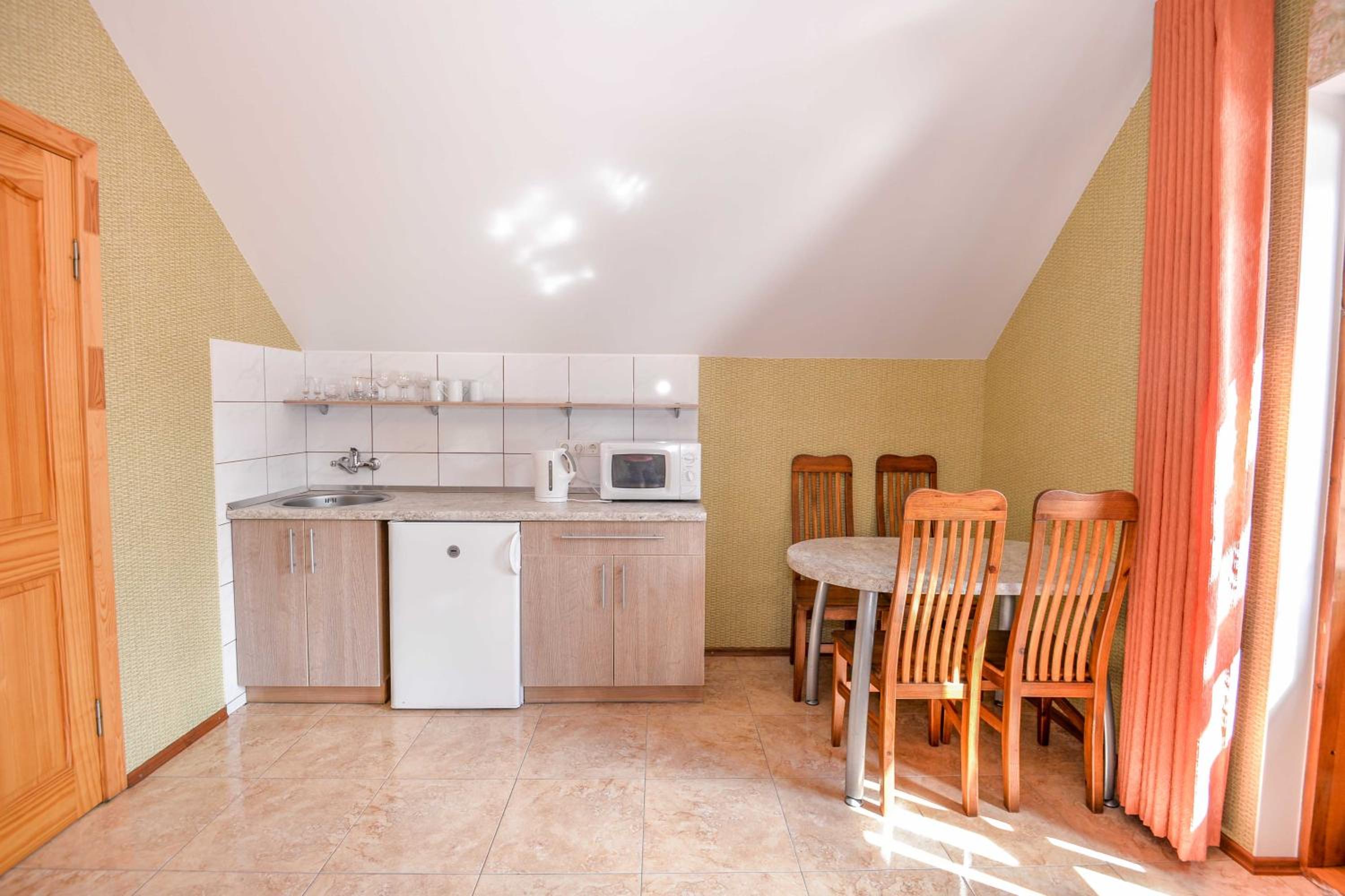 Standard Suite - Photo 2
