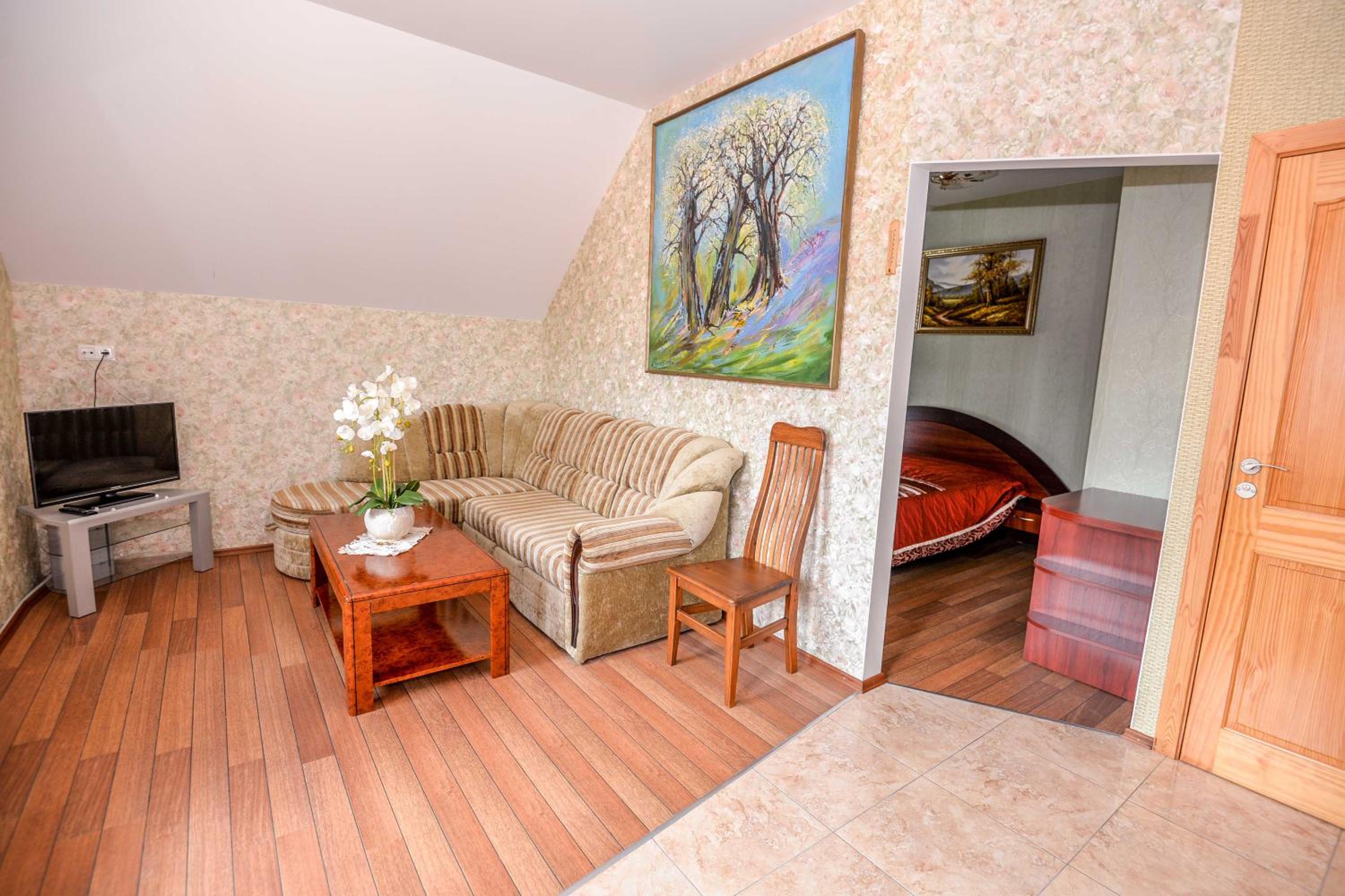 Standard Suite - Photo 3