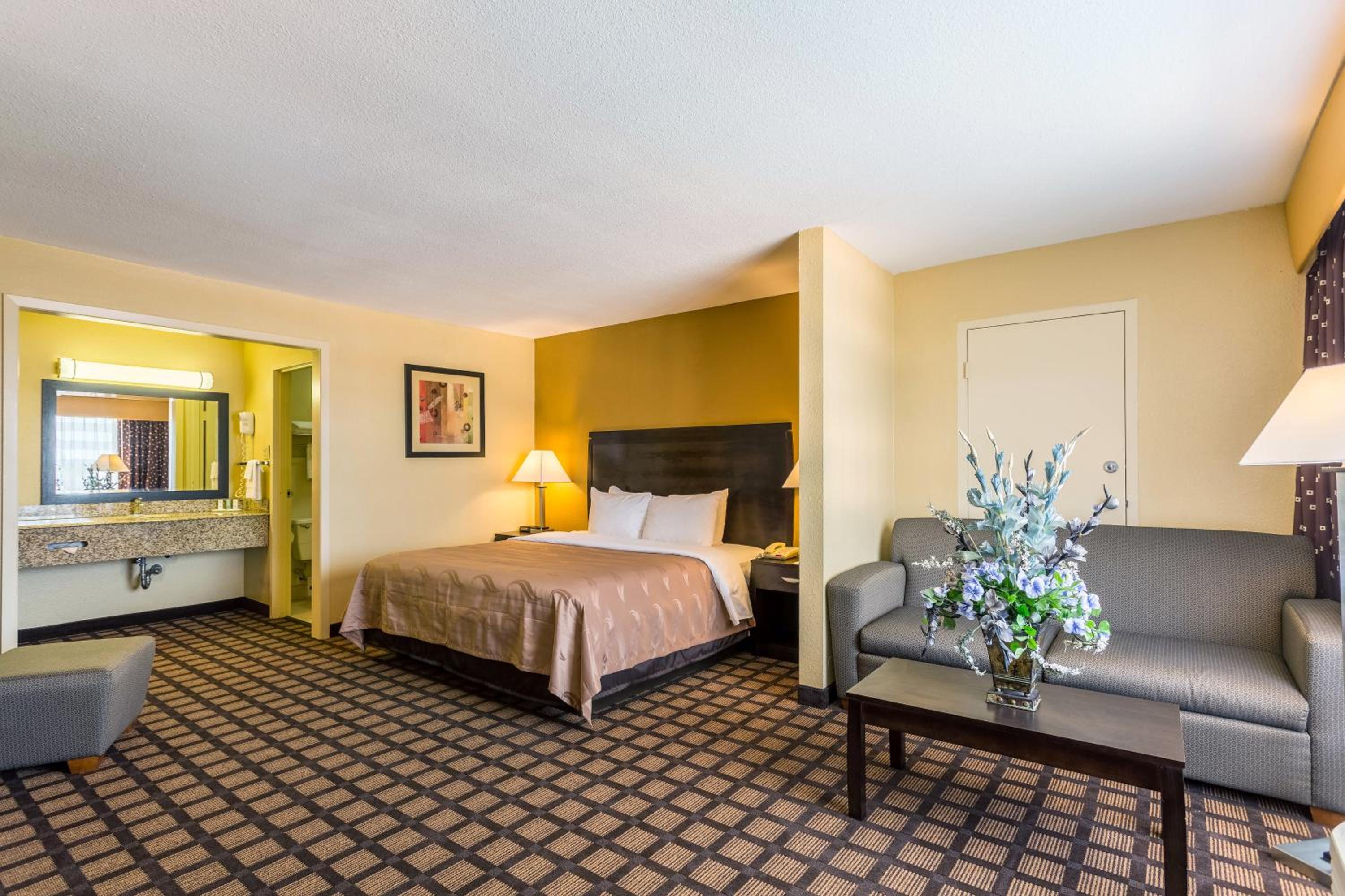 King Suite - Non-Smoking - Photo 1