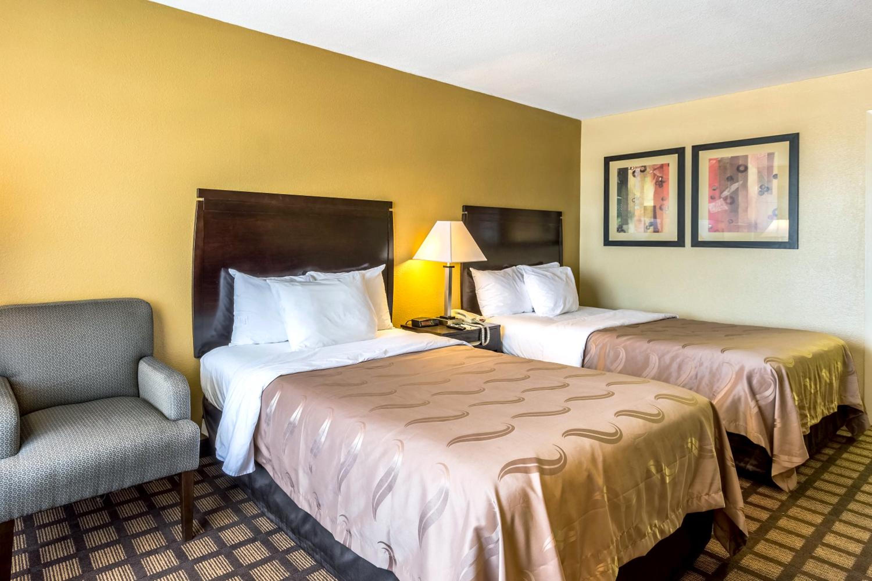 Double Room with Two Double Beds - Non-Smoking - Photo 2