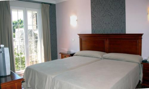 Double or Twin Room - Photo 1