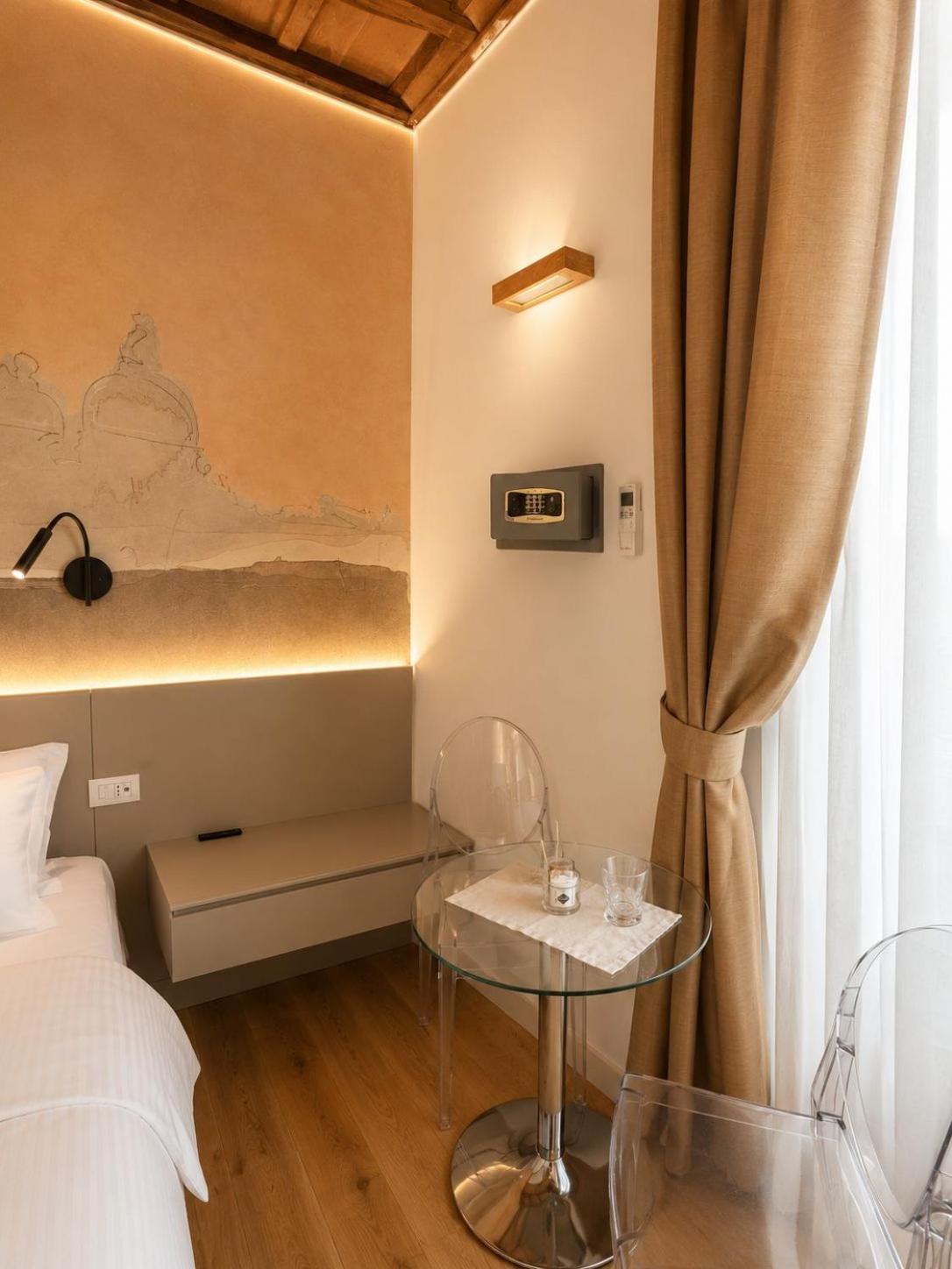 Deluxe Junior Suite photo 3