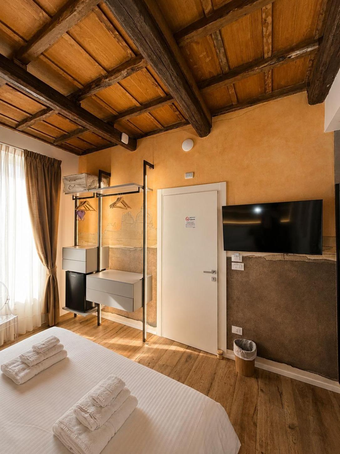 Deluxe Junior Suite photo 2