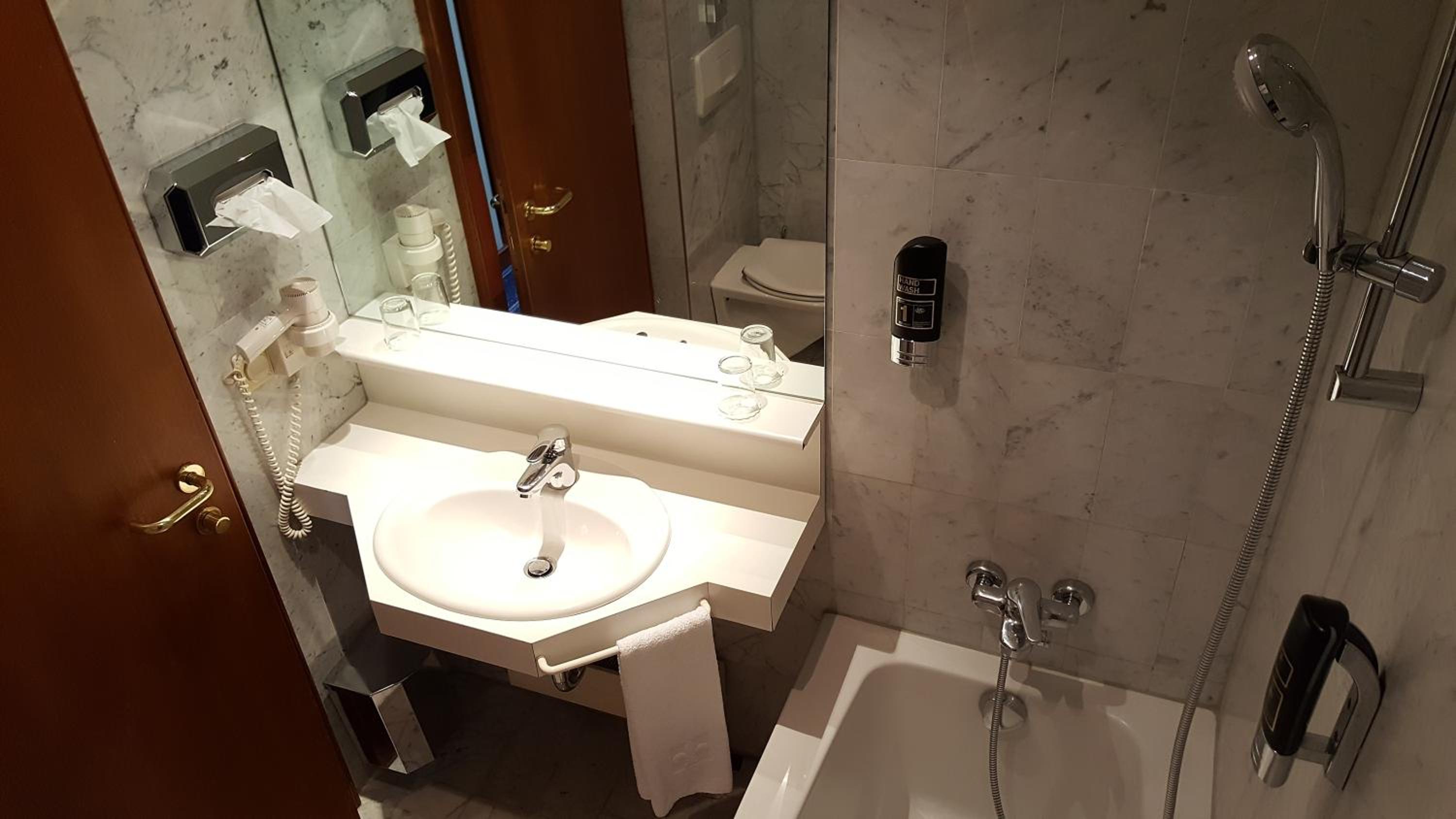 Double Room - Photo 6