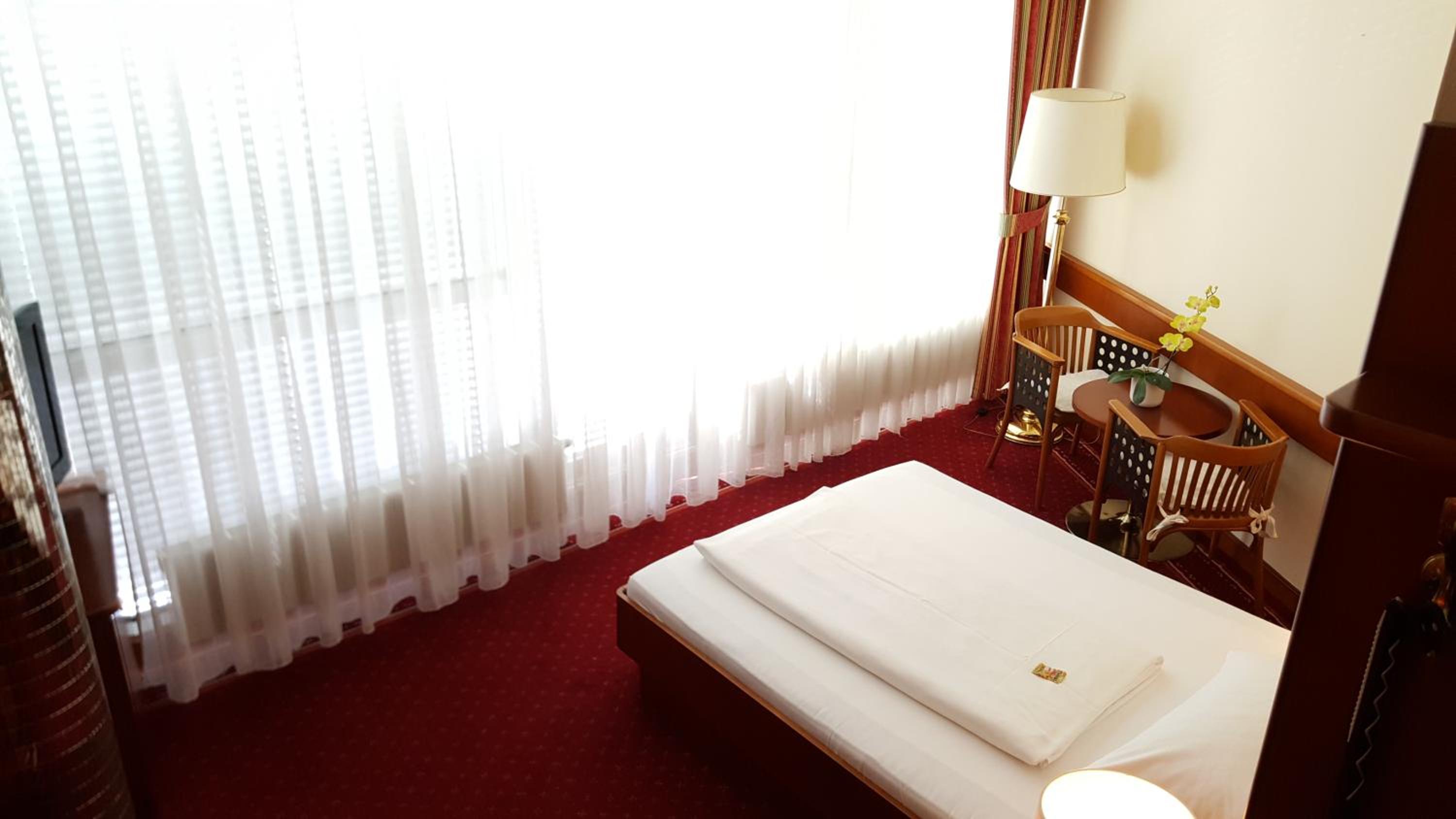 Large Single Room photo 2