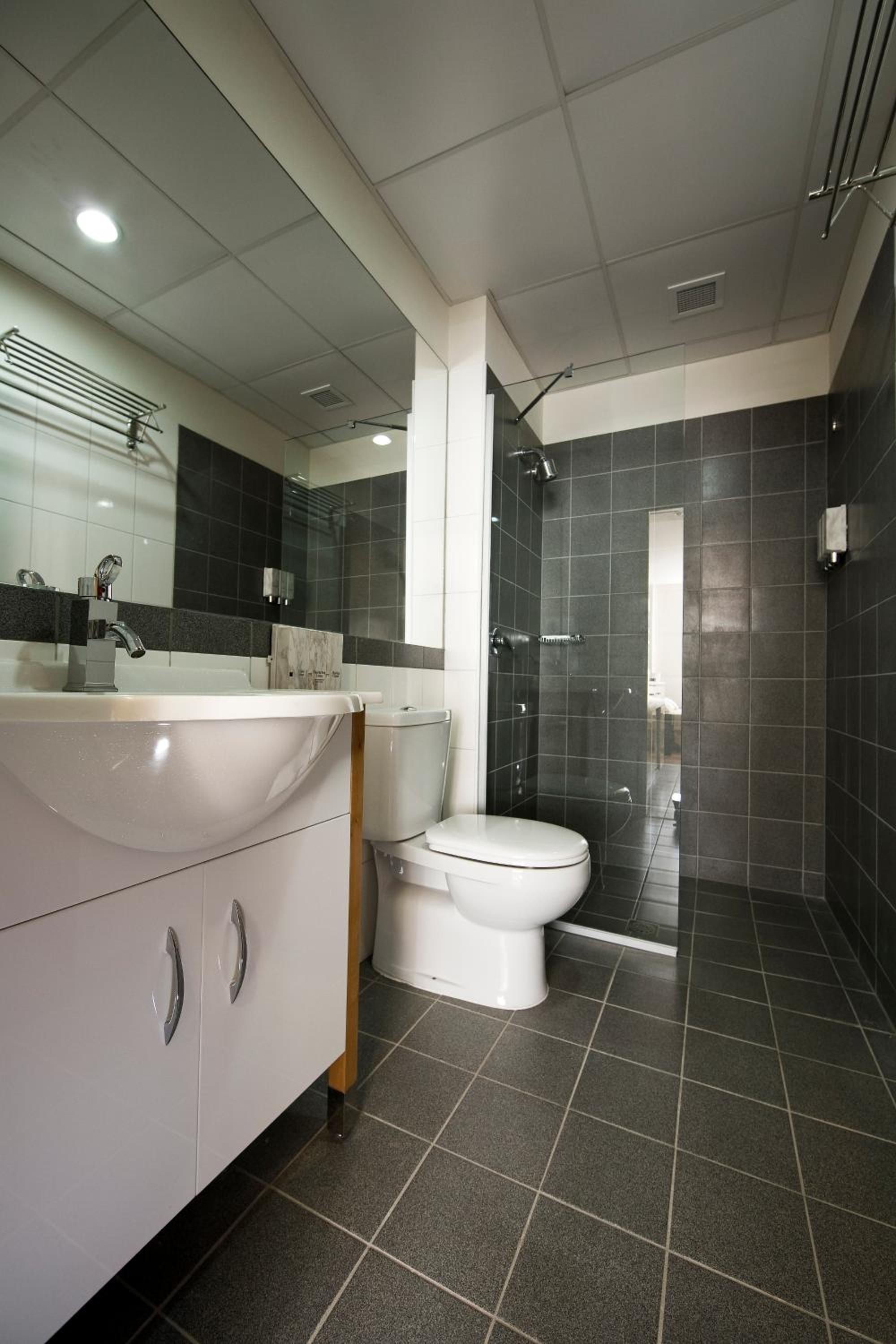 Studio Apartment - Photo 13