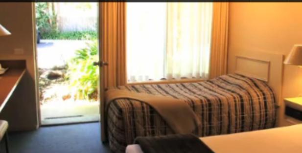 Standard Twin Room - Photo 4