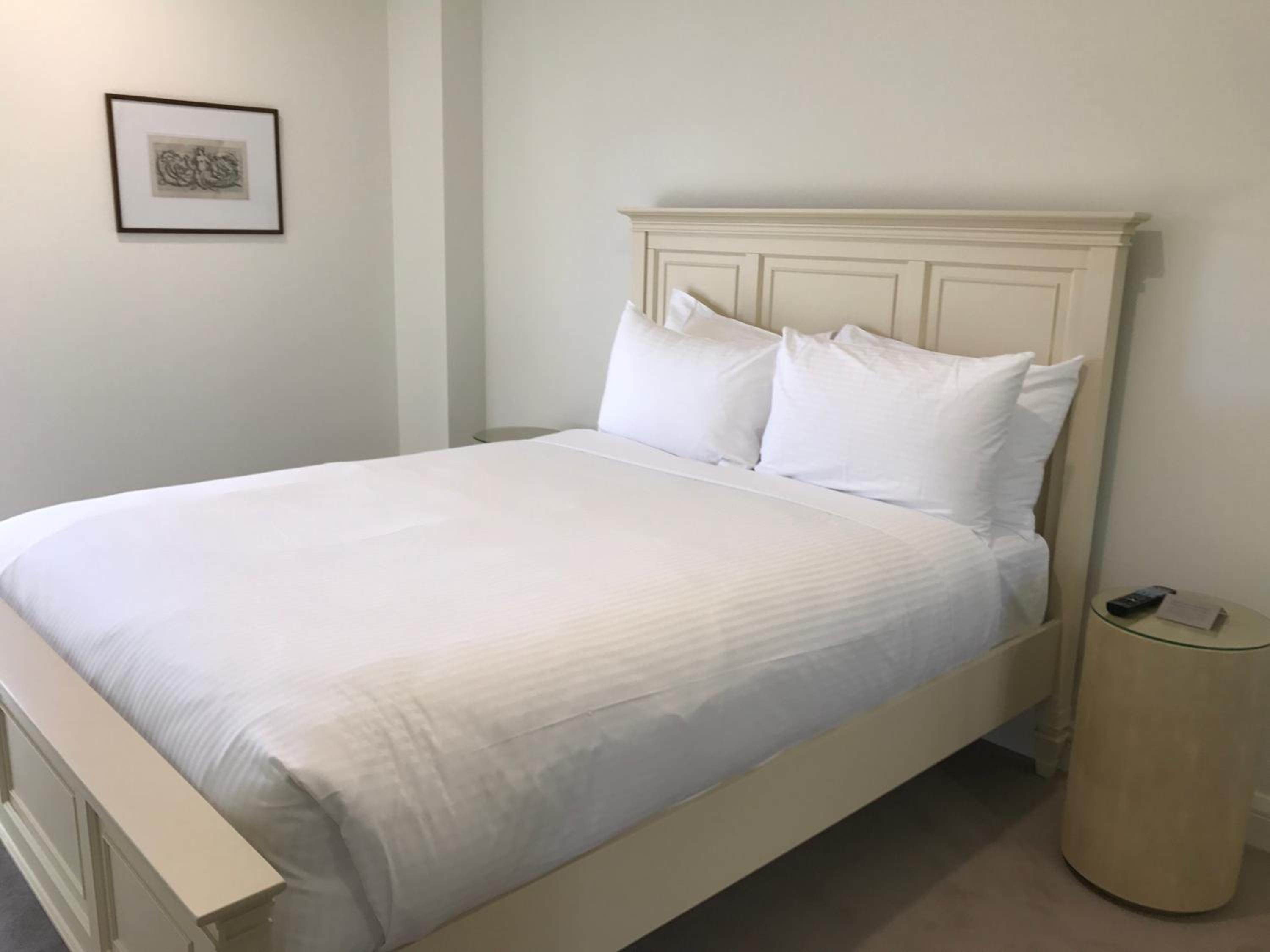 One-Bedroom Executive Apartment - Limited service