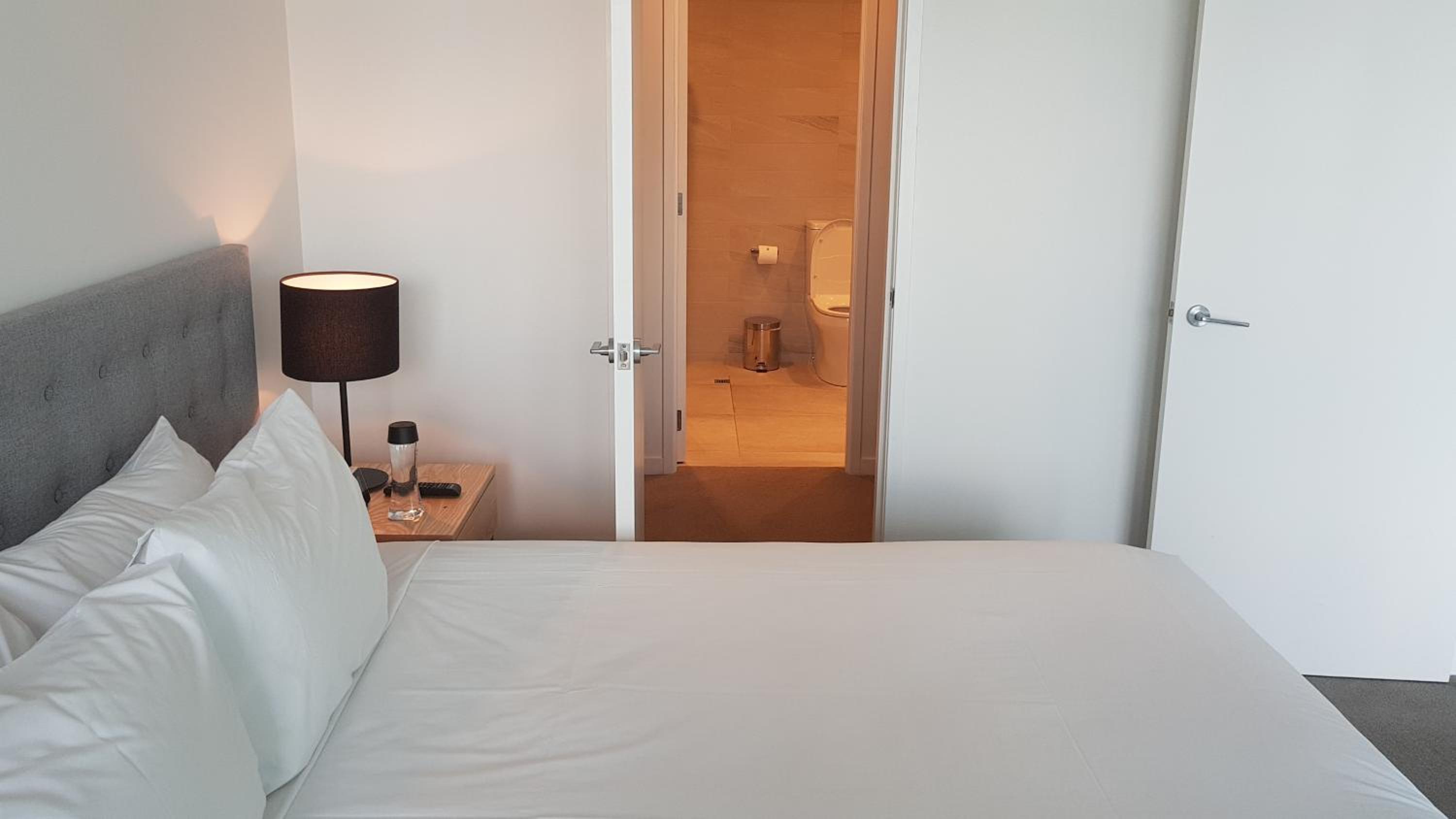 Available room thumbnail 5