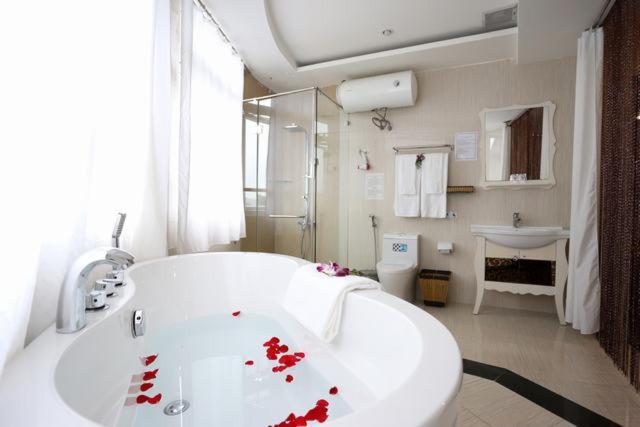 Honeymoon Suite