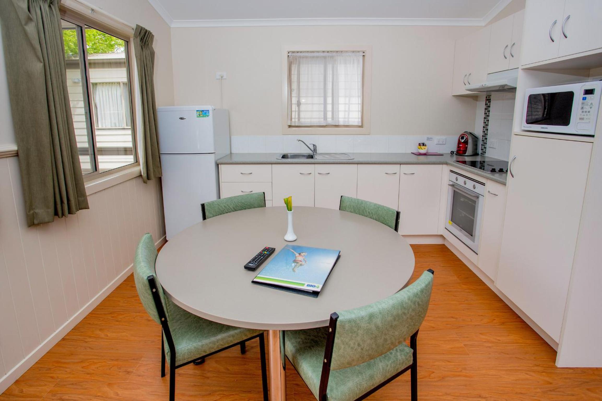 Banksia Two-Bedroom Cottage (6 Guests) photo 2
