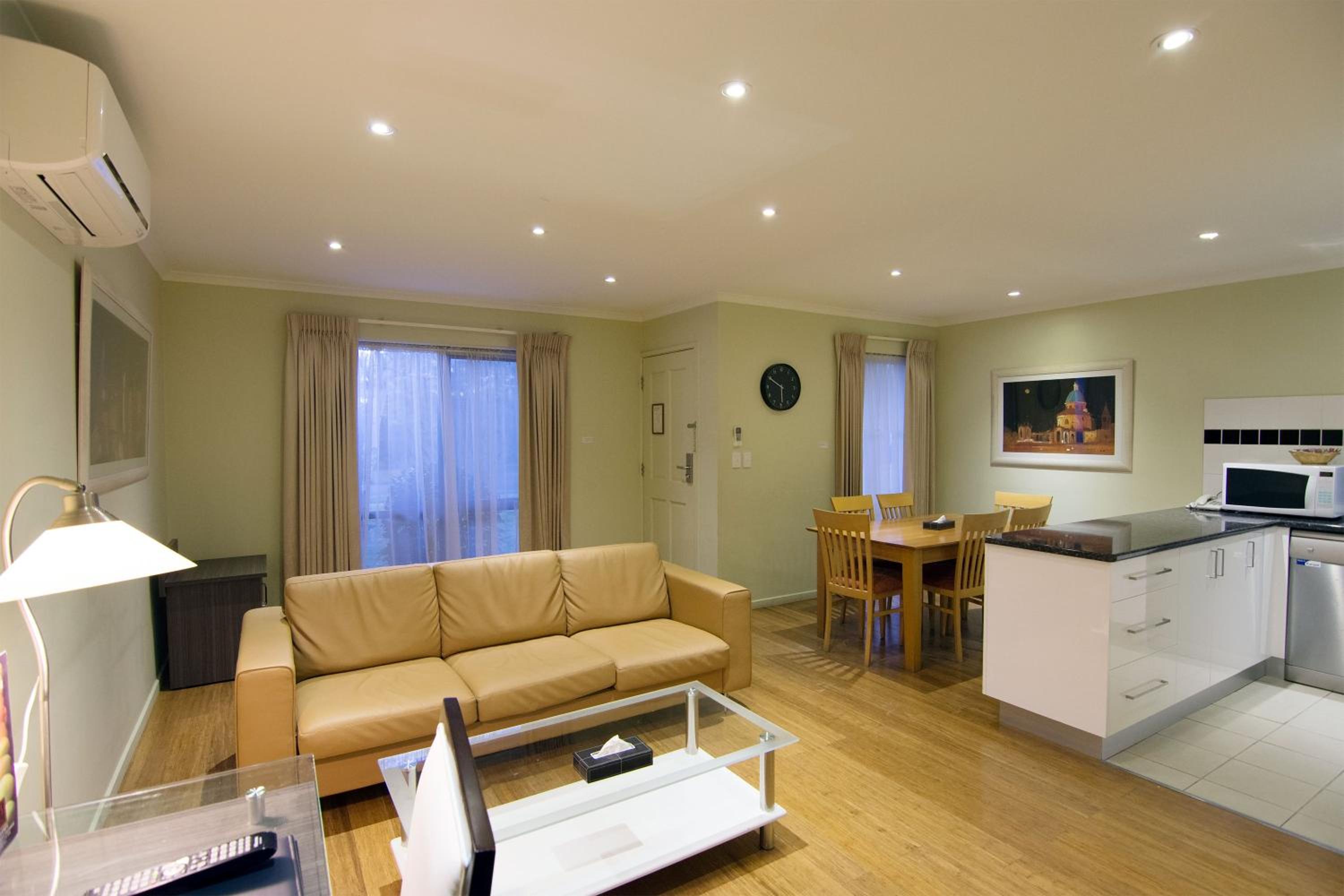 Three-Bedroom Apartment - Photo 6