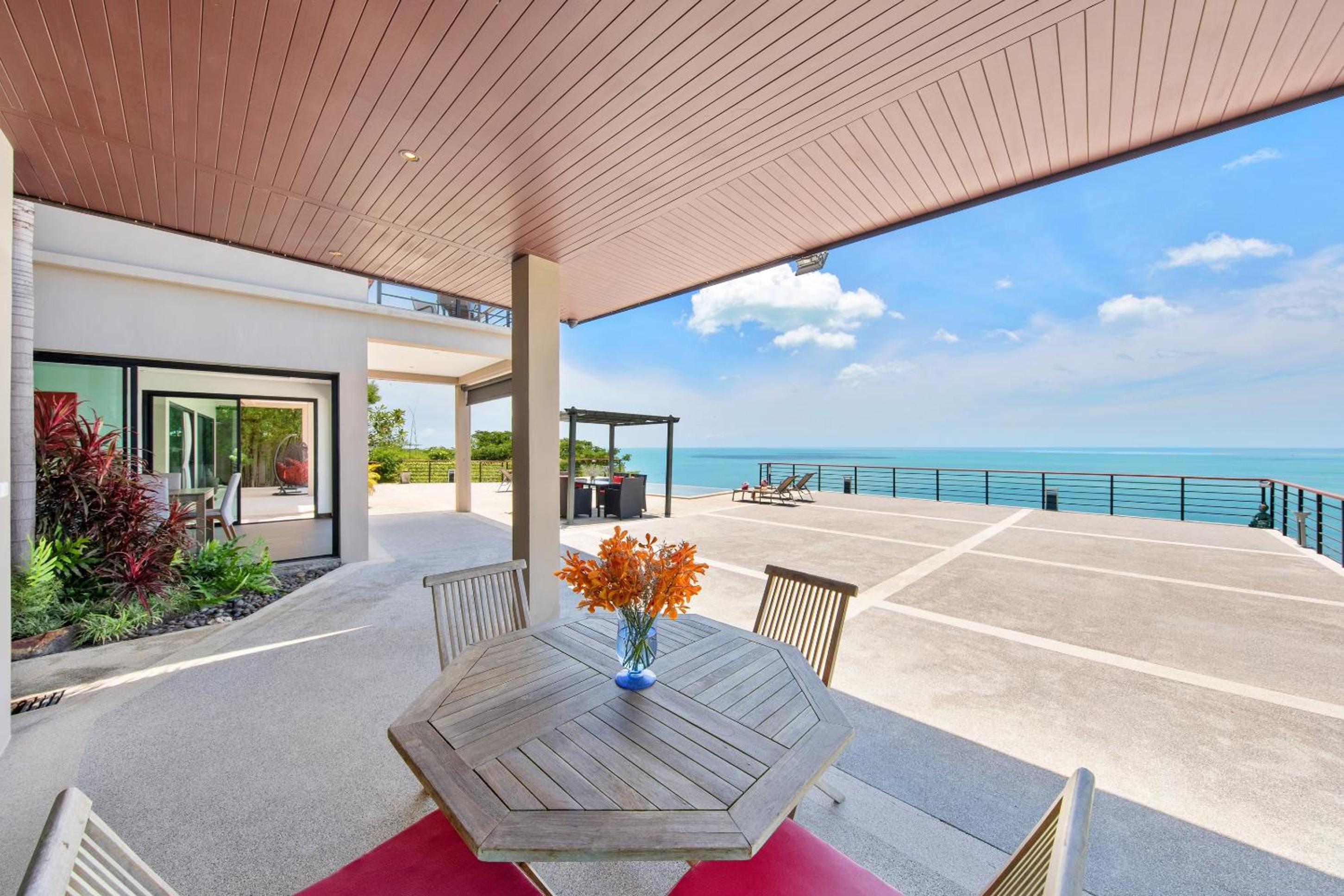 Three-Bedroom Villa photo 3