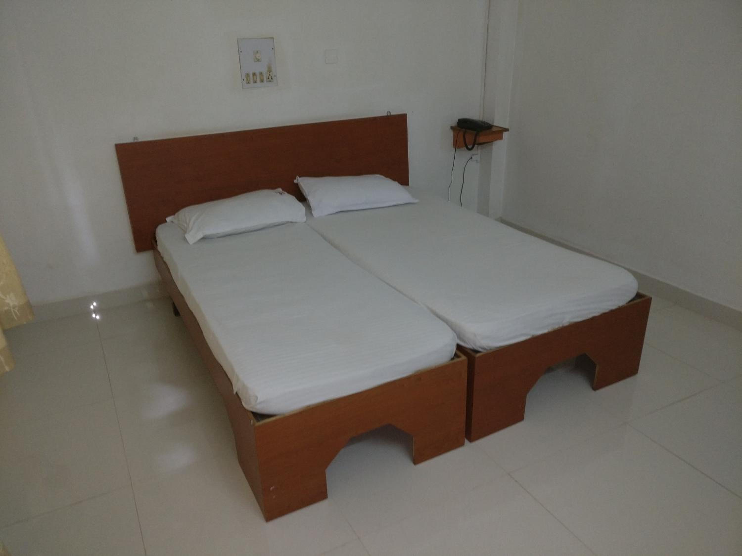 Deluxe Room - AC photo 2