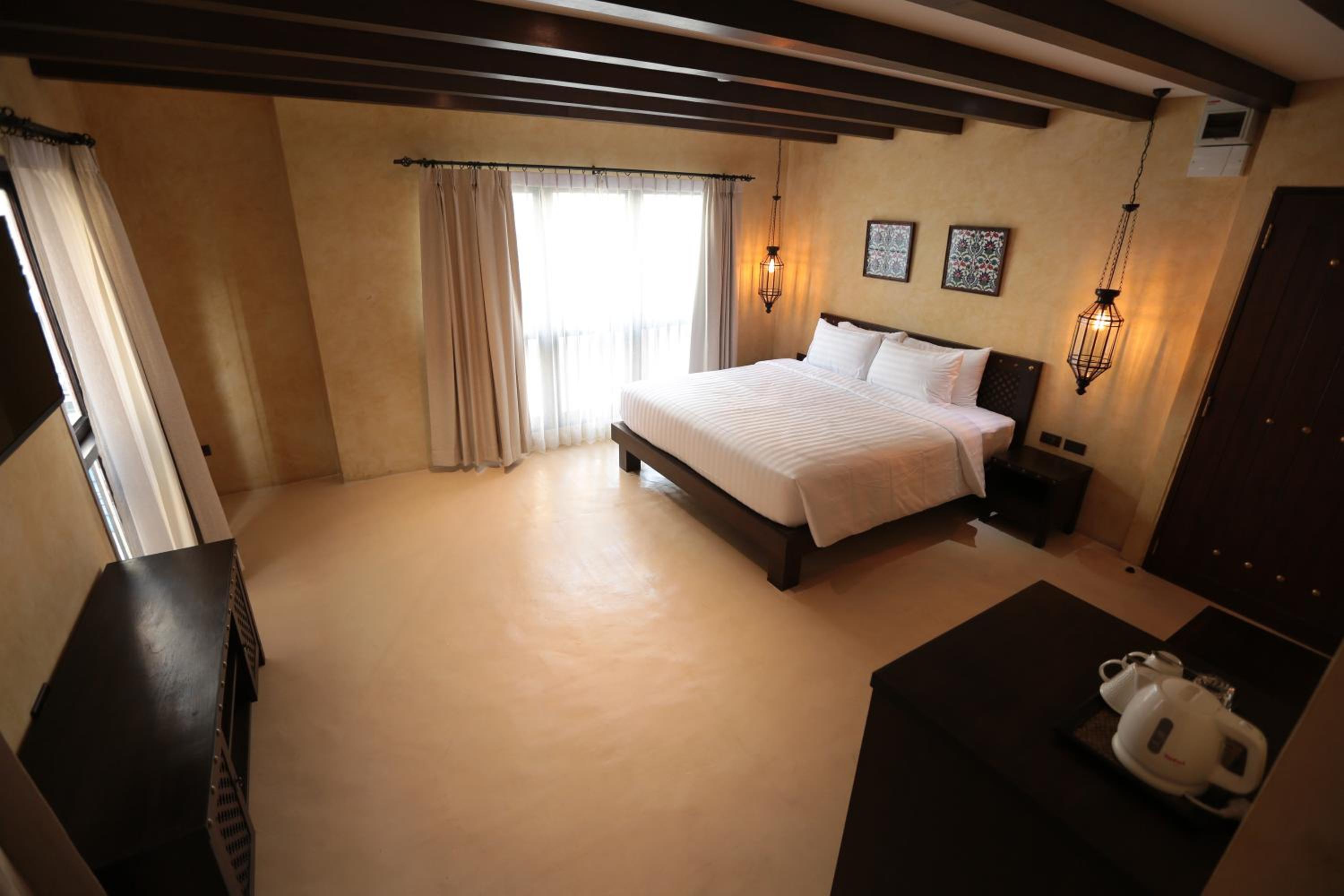 Deluxe King Room photo 3