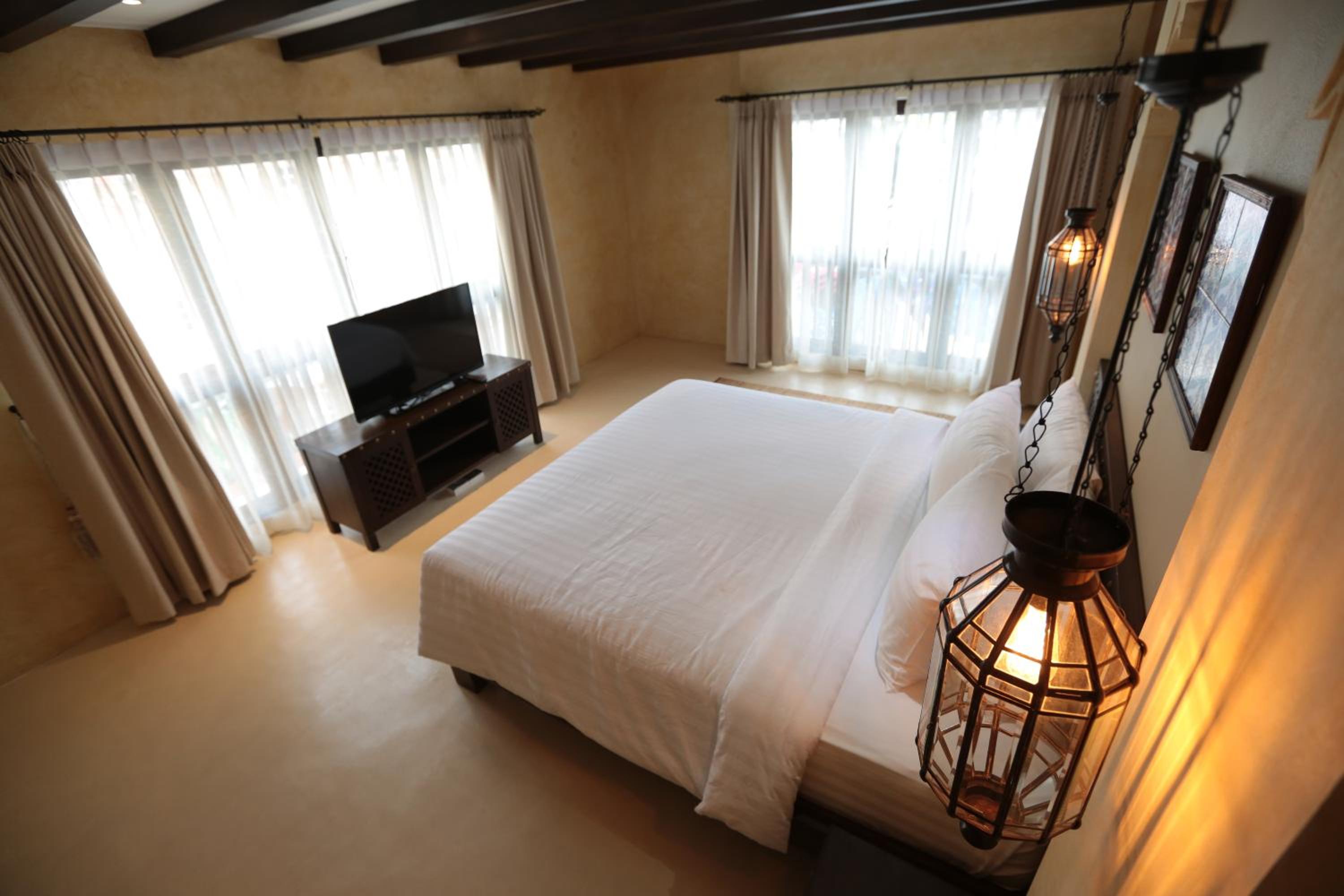Deluxe King Room photo 3