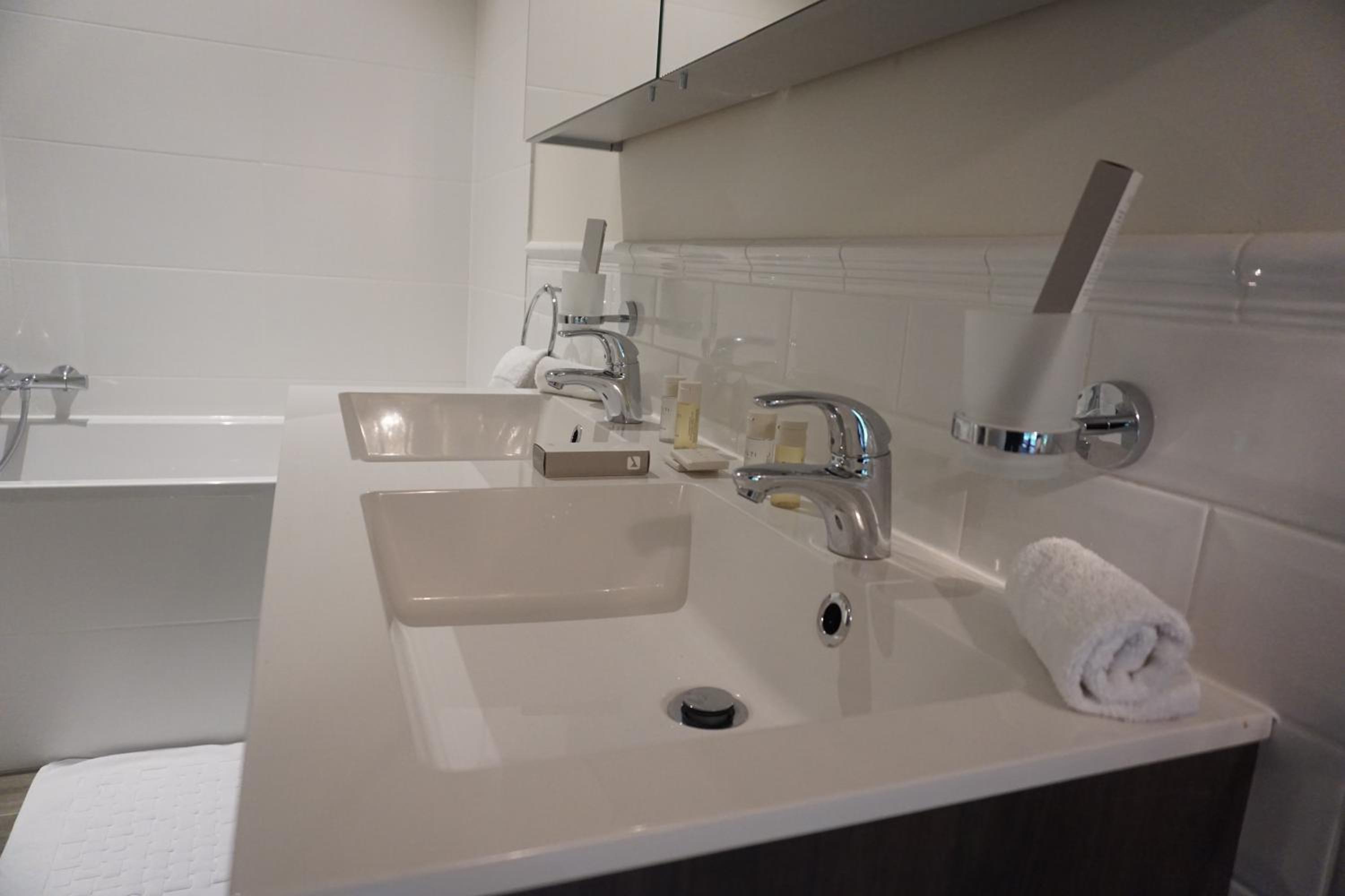 Superior Deluxe Double or Twin Room  photo 3