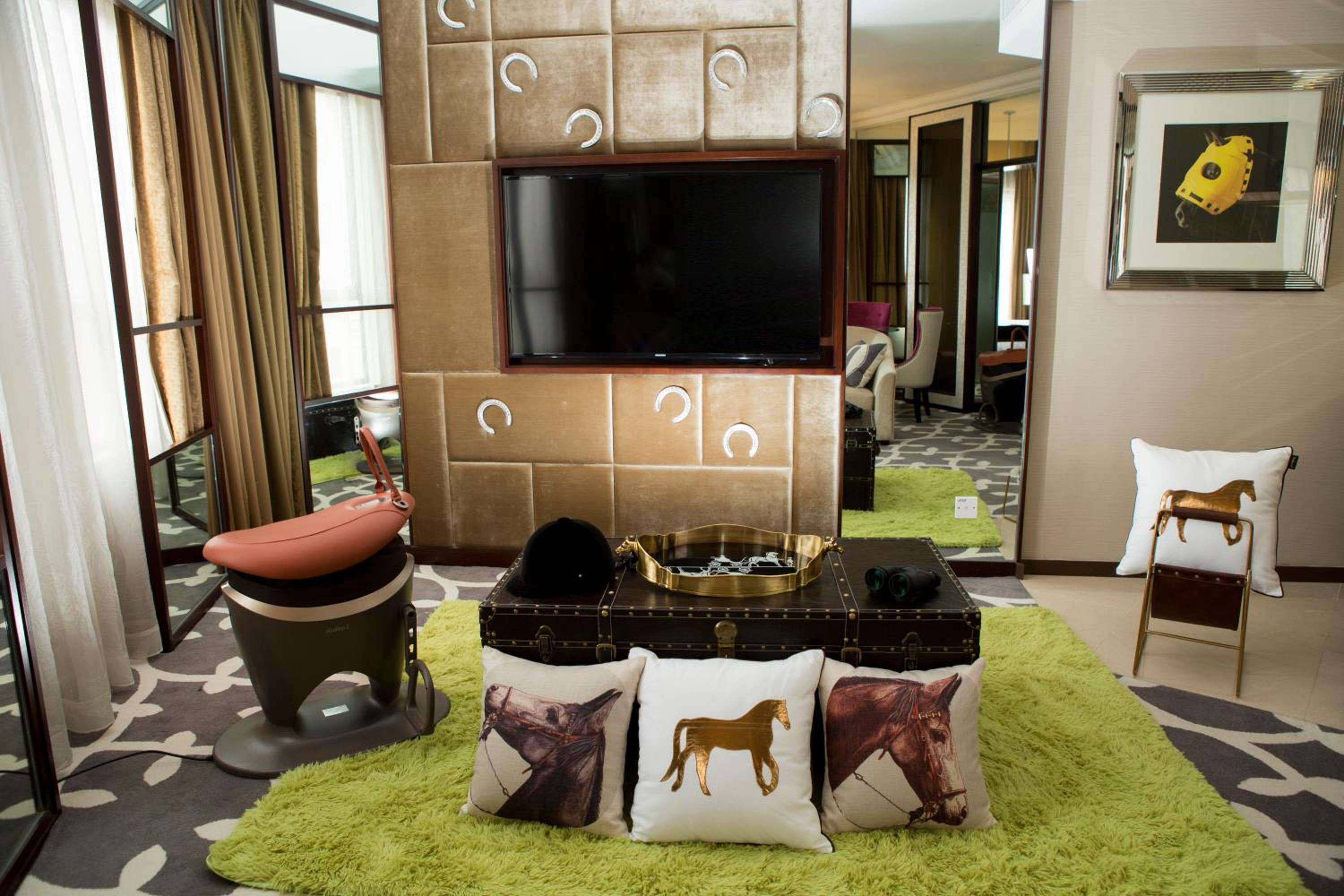 Jockey Suite