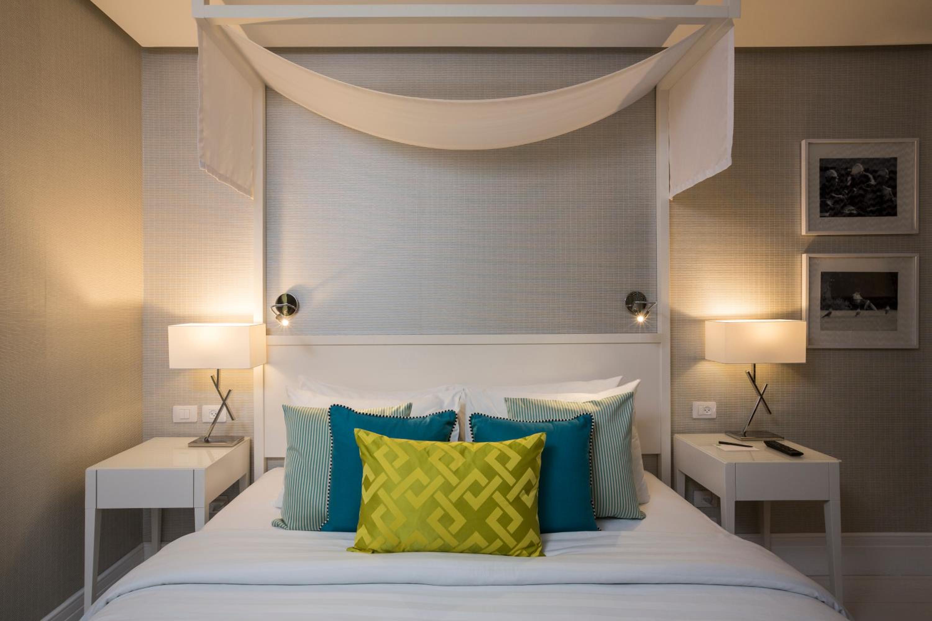 Bed & Sleeping Area