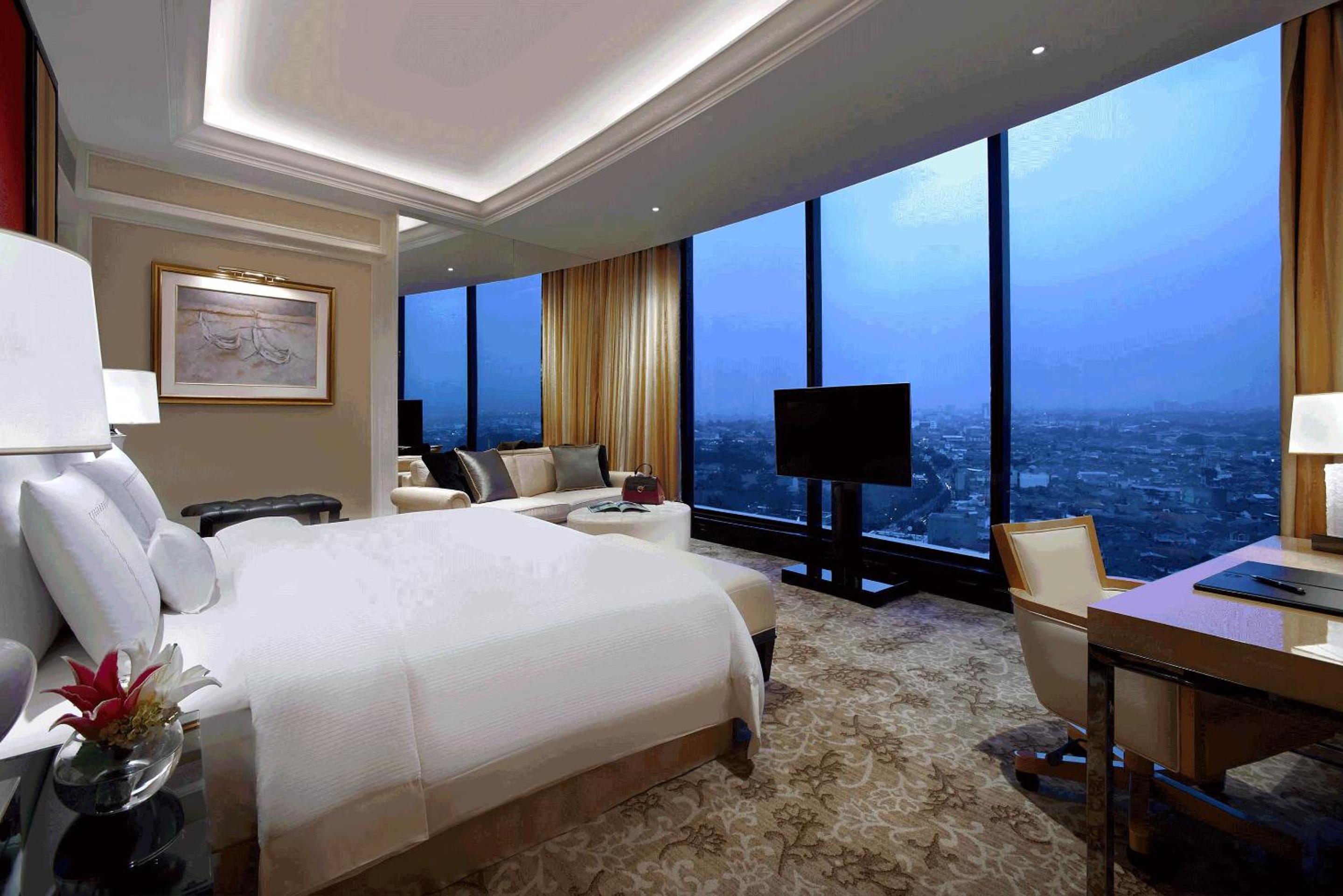 Celebrity Suite with Free Benefit - Photo 6