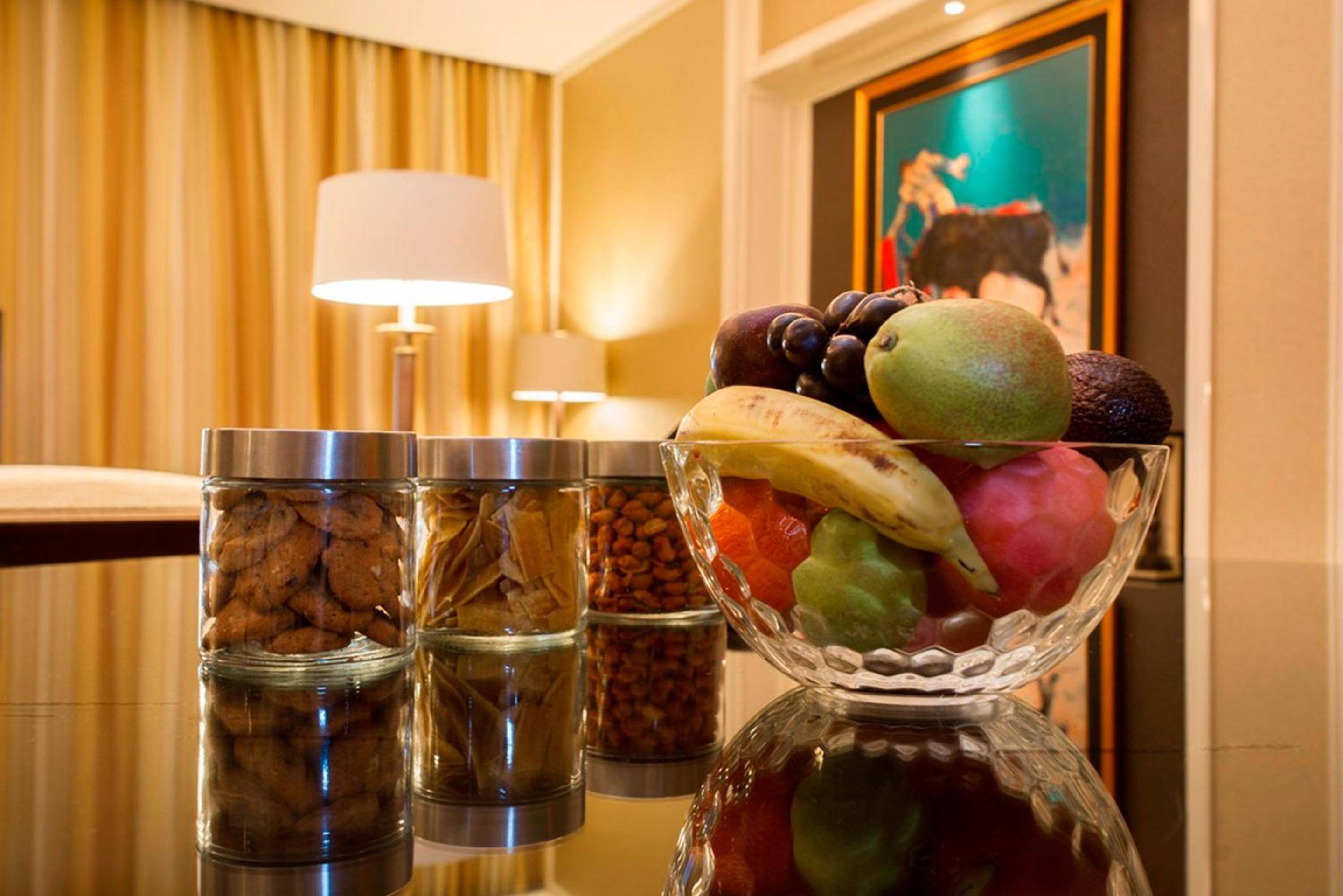 Celebrity Suite with Free Benefit - Photo 3