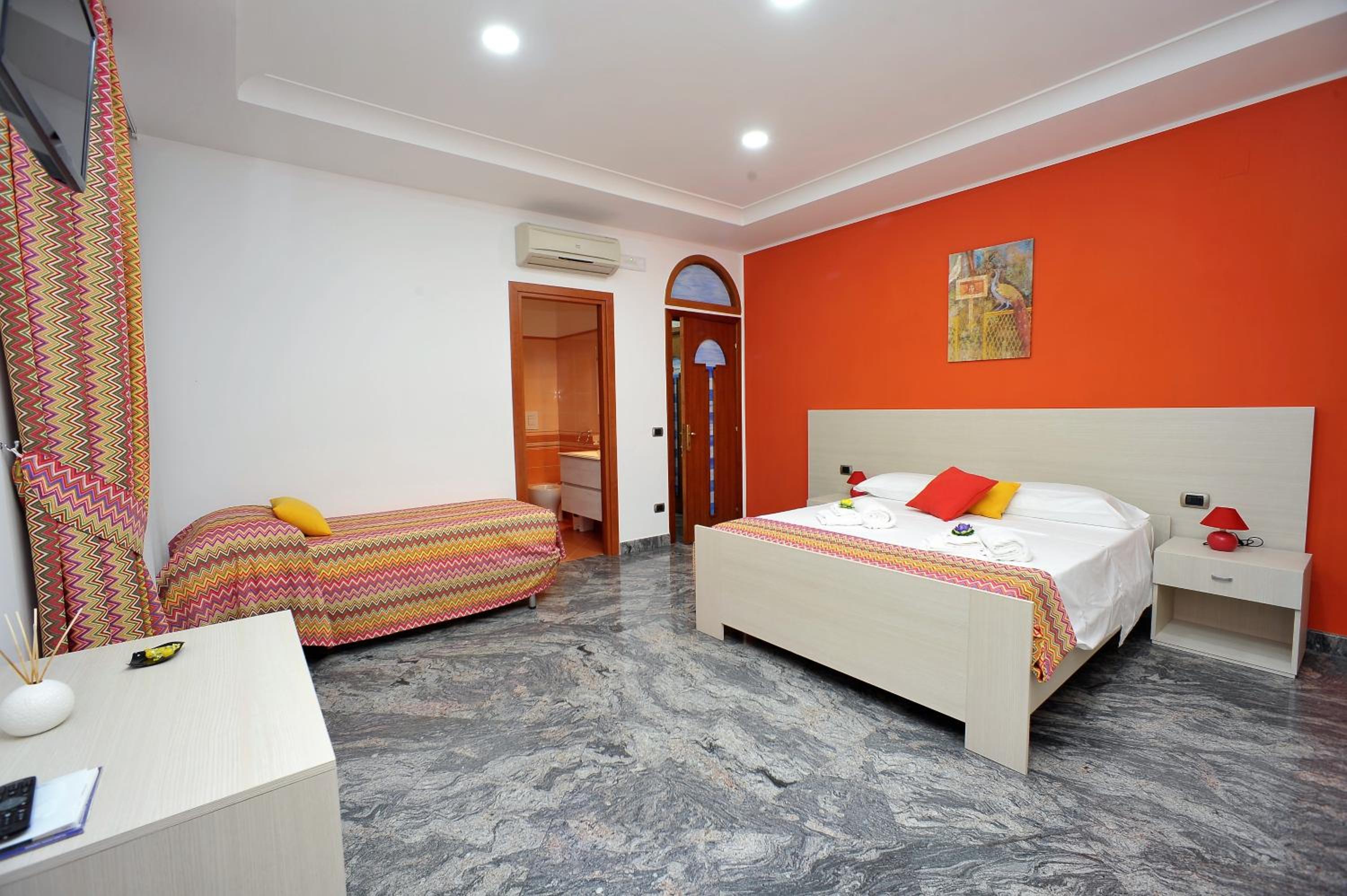 Triple Room with Private Bathroom photo 2