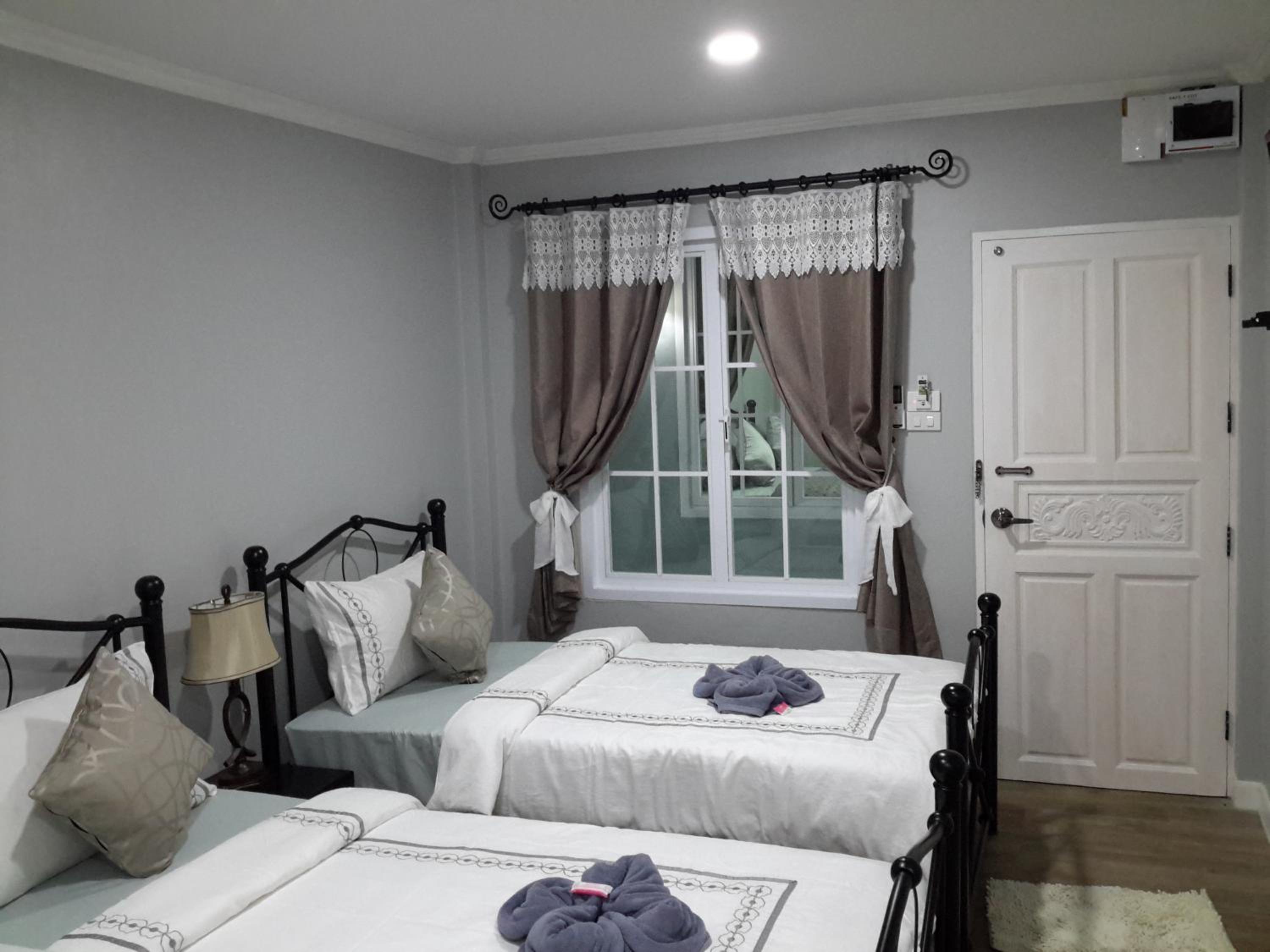 Deluxe Twin Room photo 2