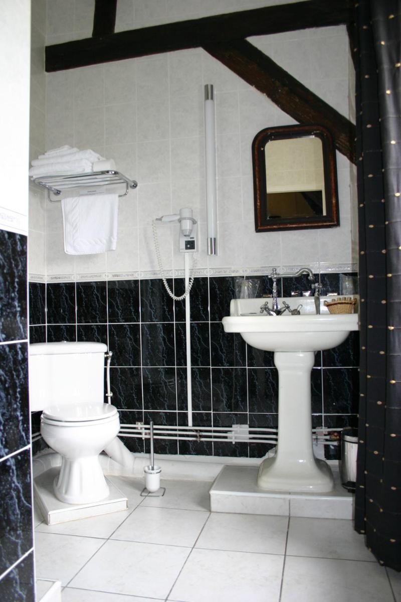 Double or Twin Room with Shower photo 3