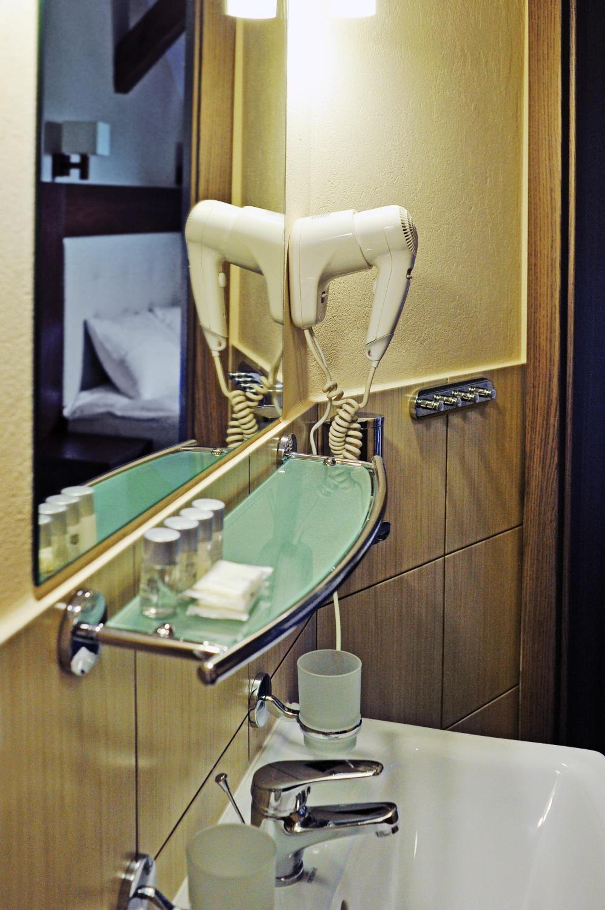 Twin Room - Photo 4
