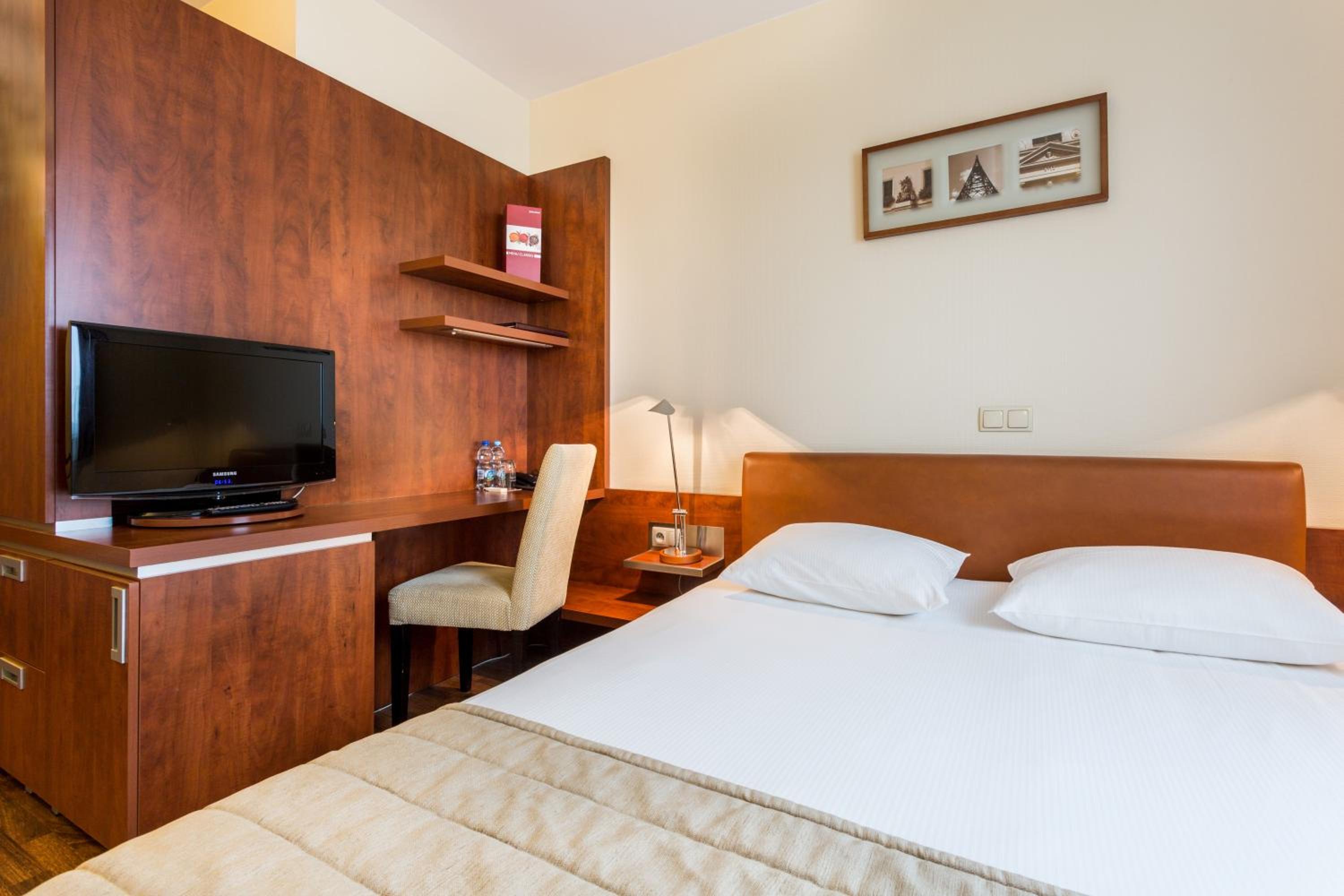 Double Room - Photo 3
