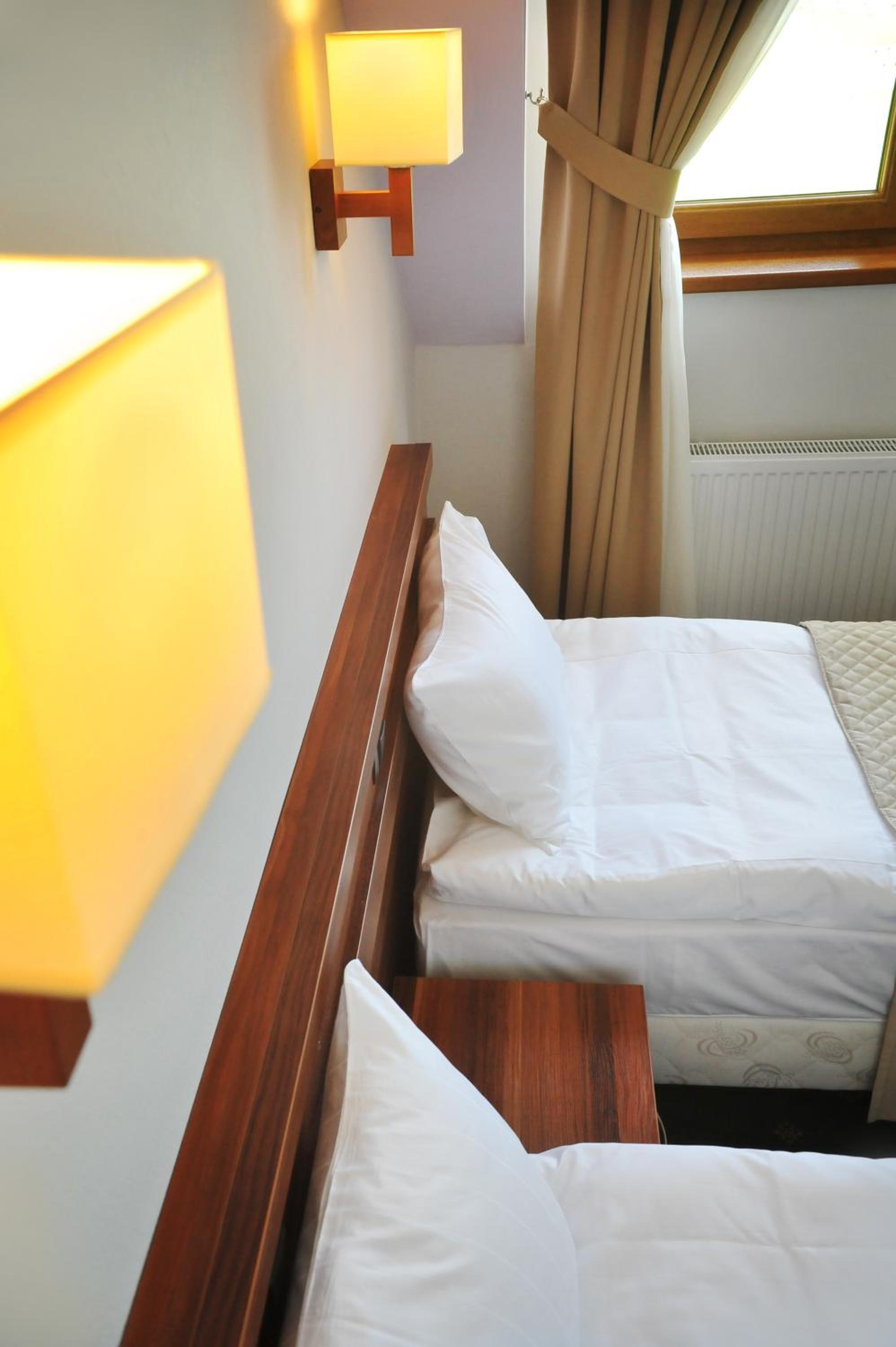 Twin Room - Photo 3