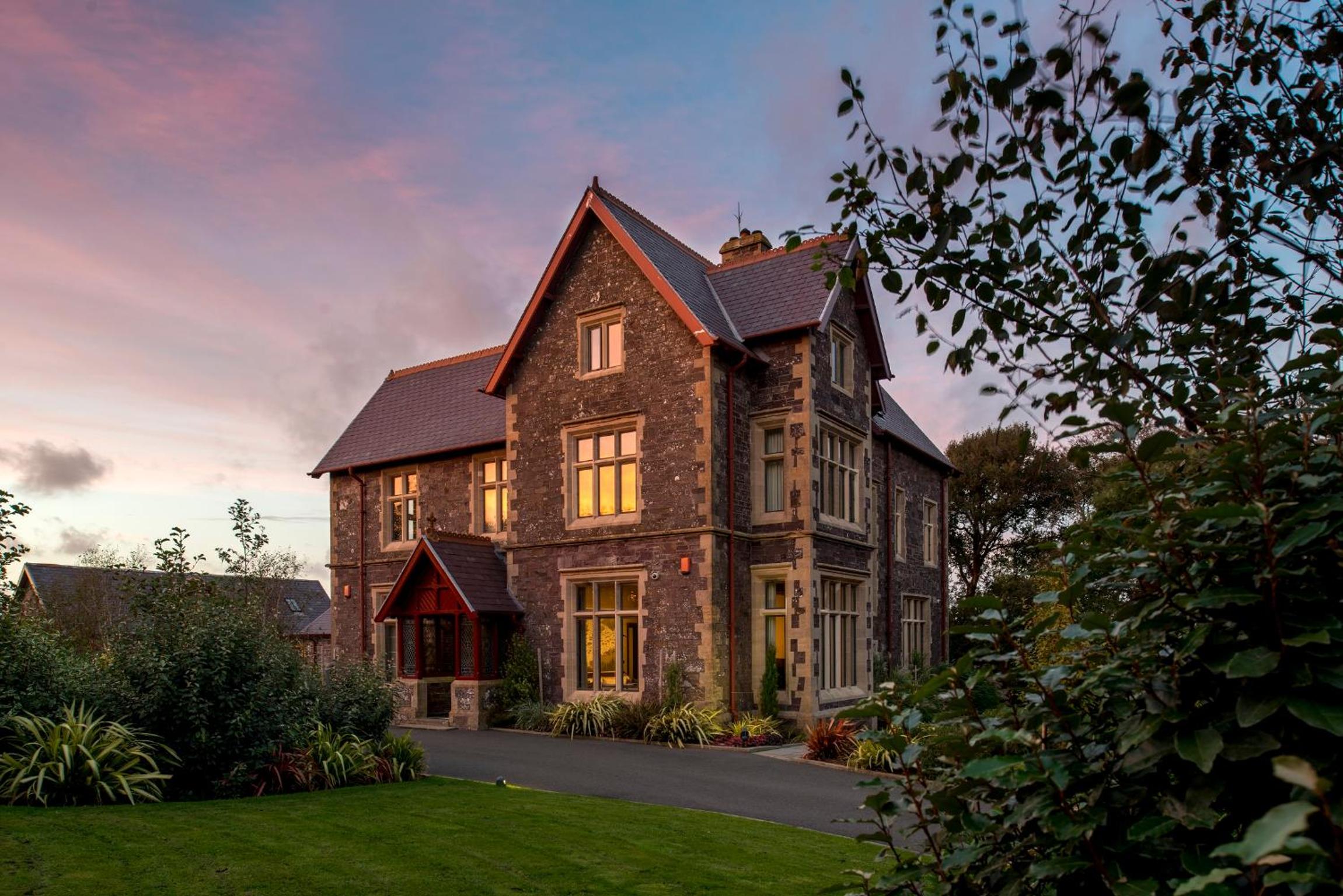 Eight-Bedroom House