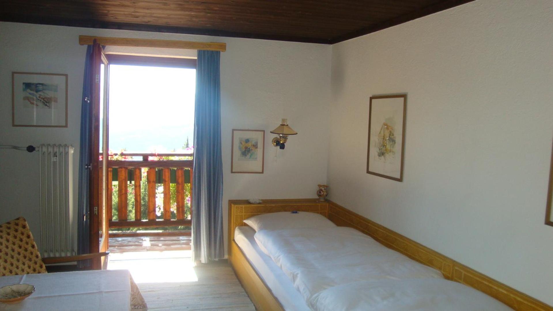 Double Room with Shared Bathroom photo 2