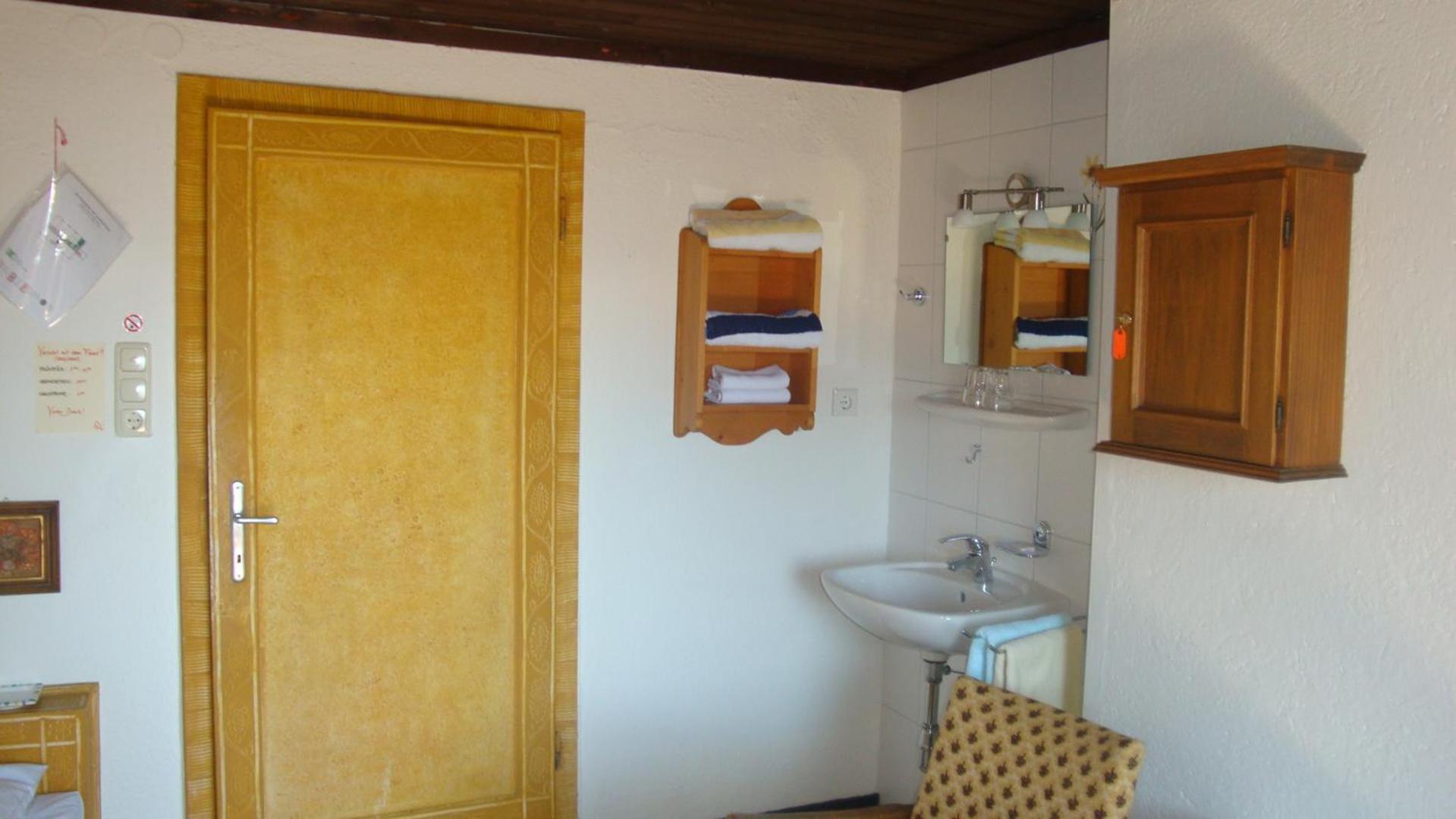 Double Room with Shared Bathroom photo 3