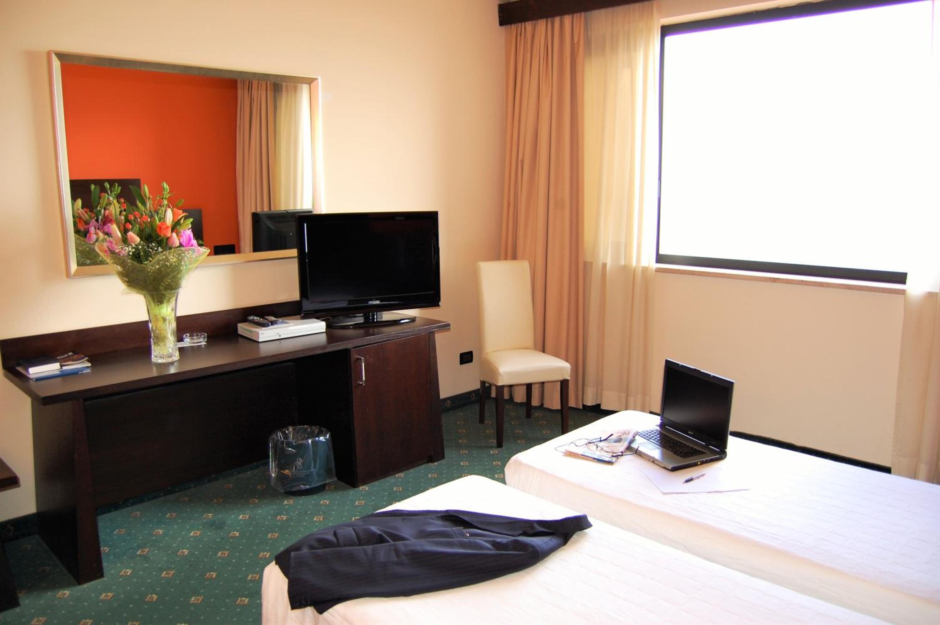 Twin Room - Photo 2