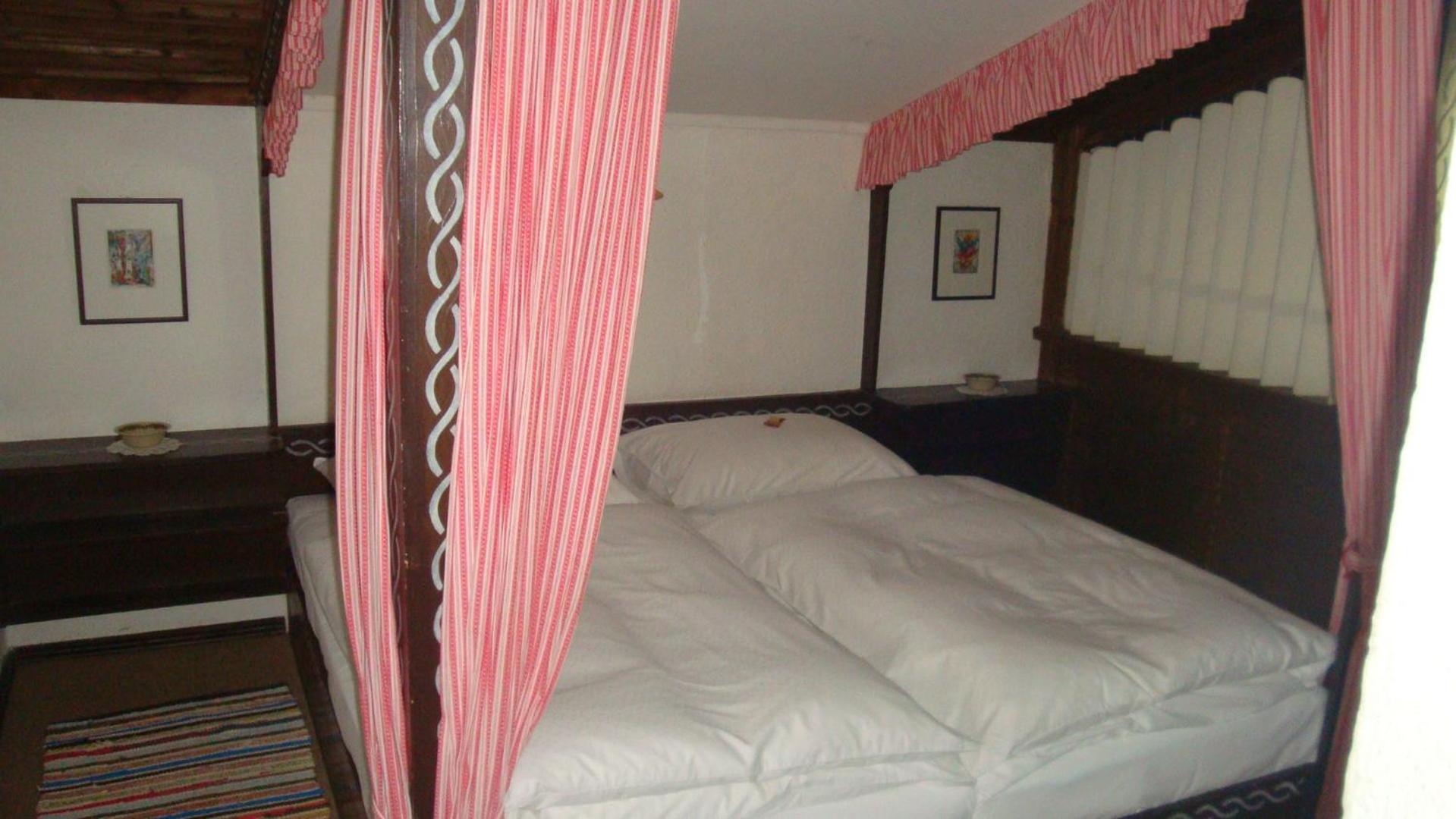 Double Room with Shower and Shared Toilet photo 3