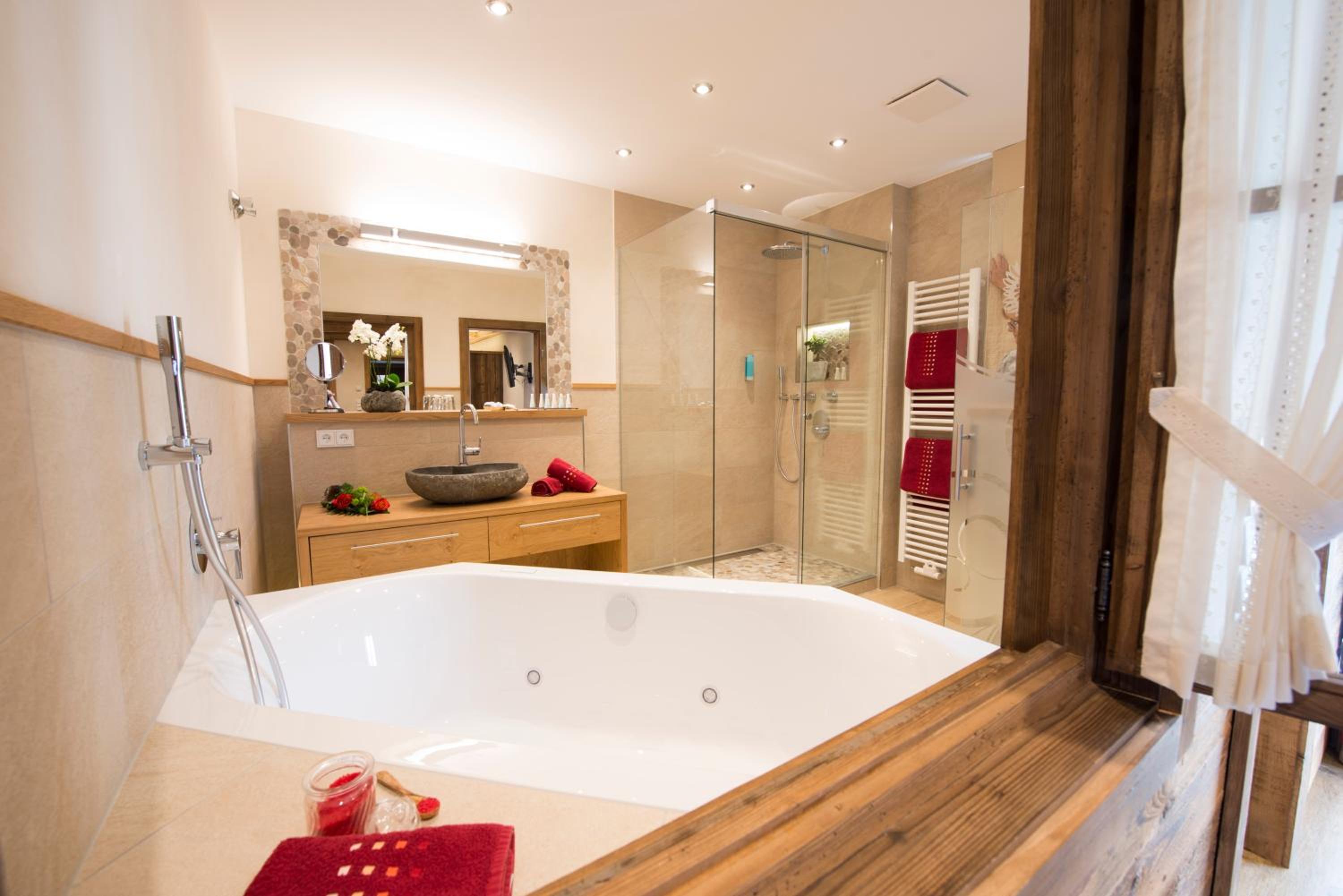 Deluxe Double Room - Photo 12