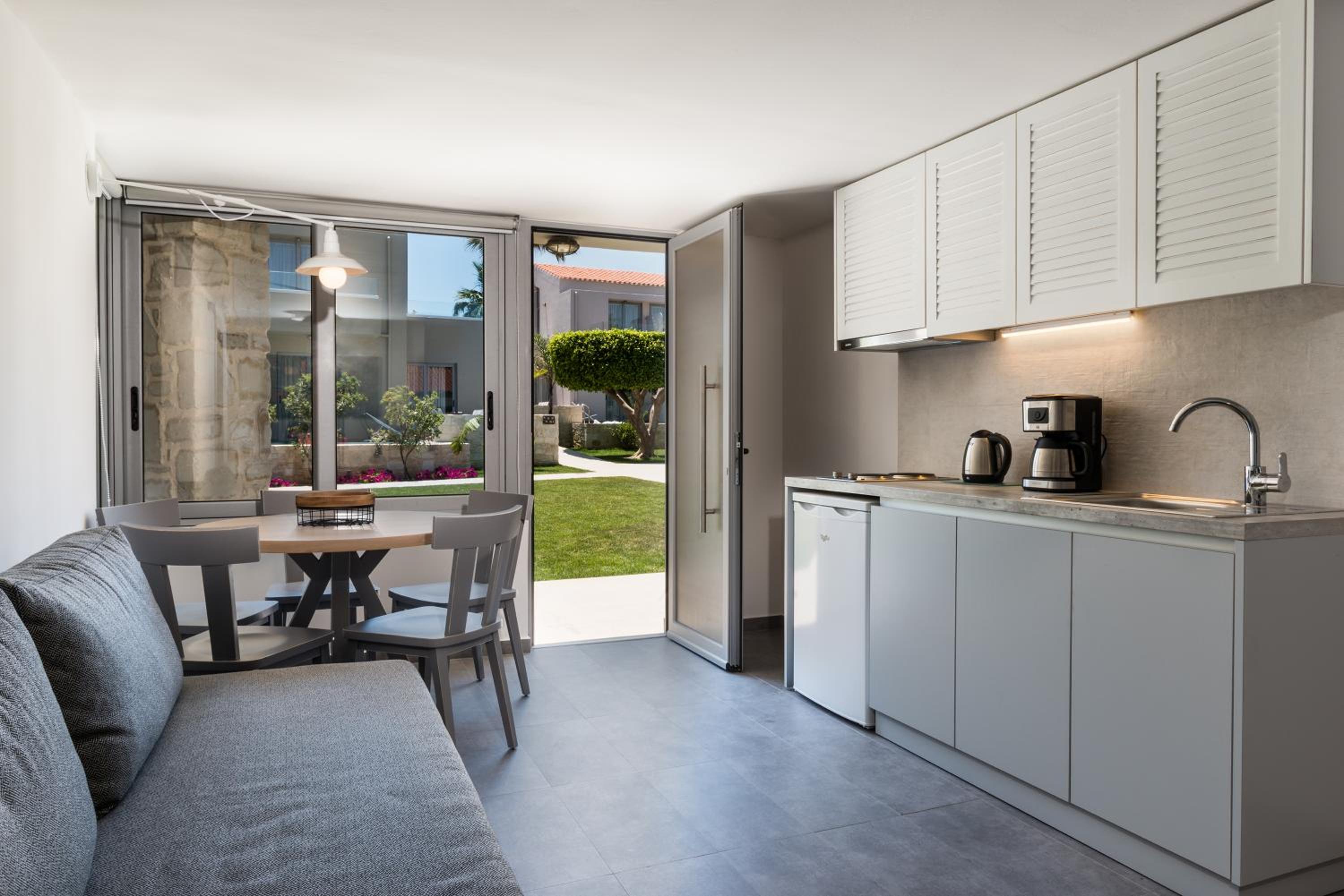 Two-Bedroom Maisonette with Sea View photo 2