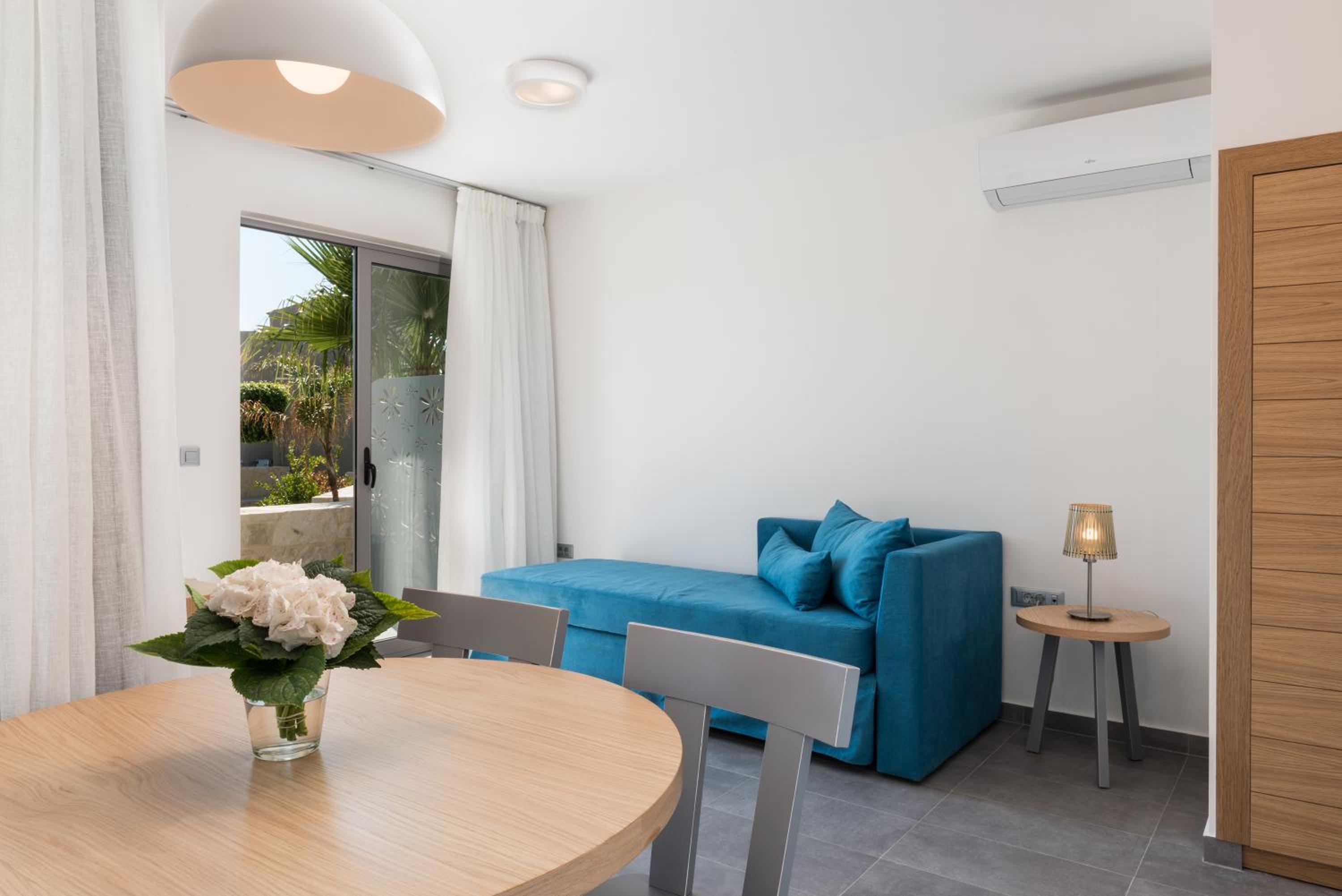 Maisonette with Pool View photo 2