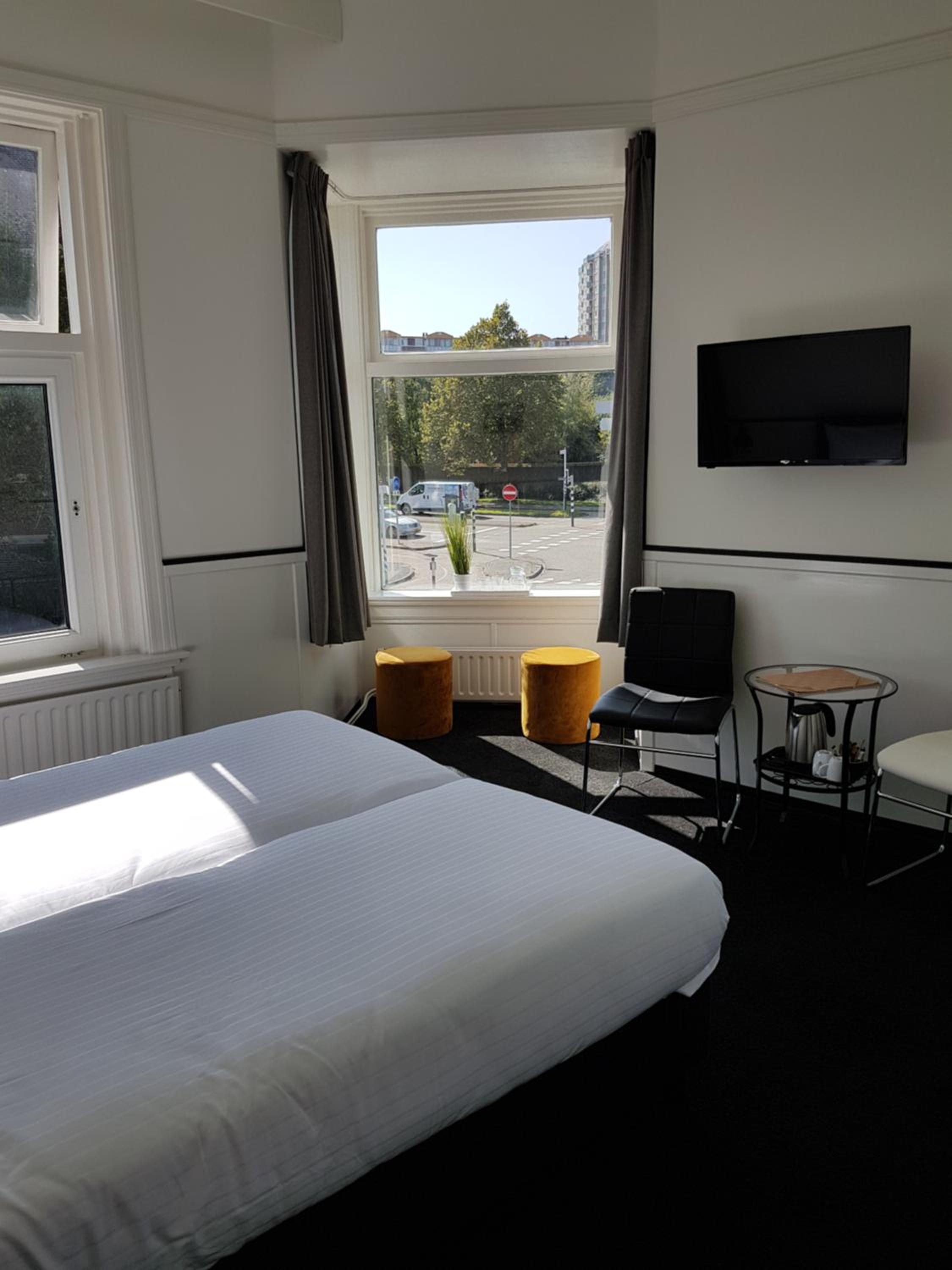 Large Double Room - Photo 7