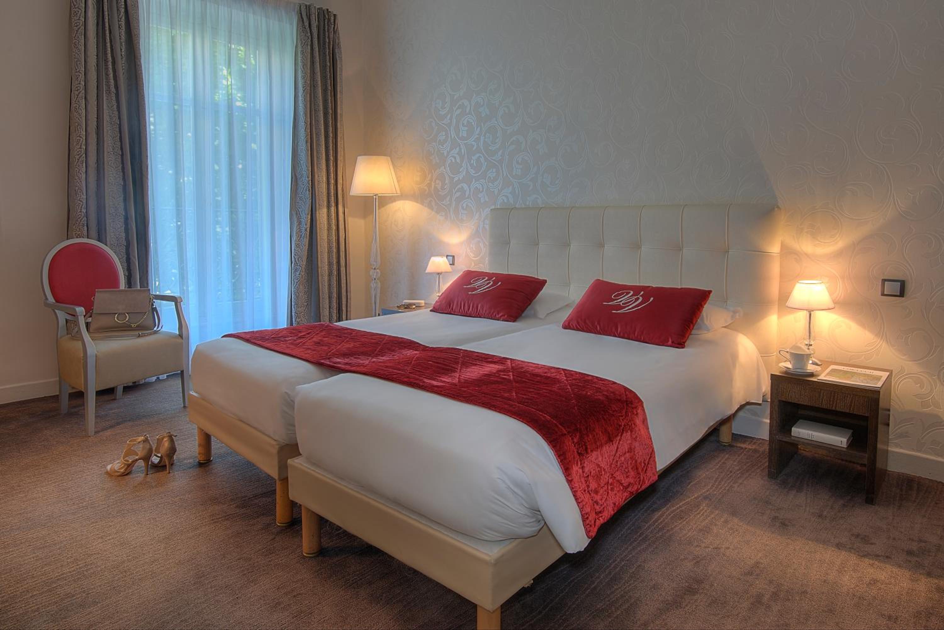 Twin Room with City View - Photo 1