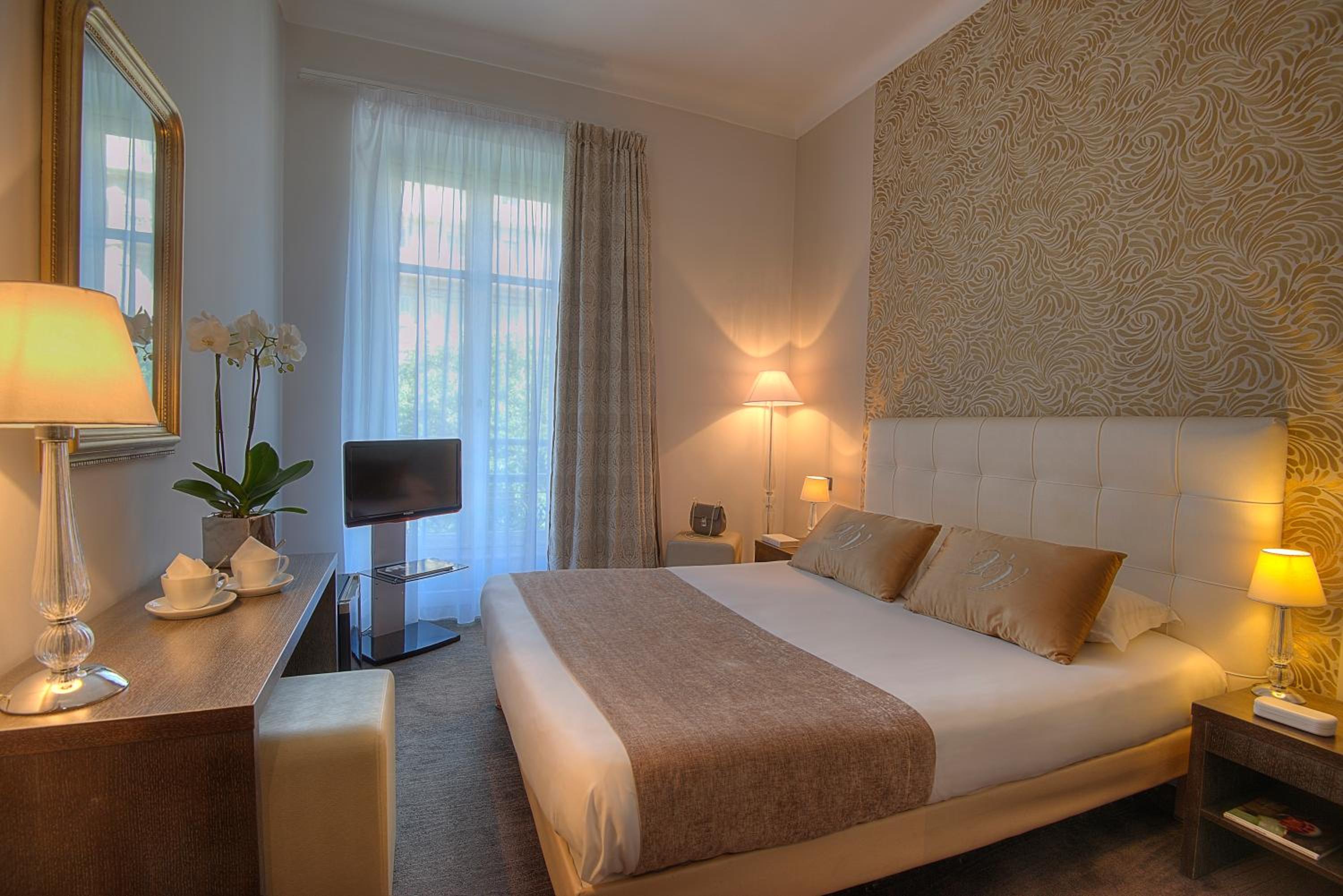Standard Double Room with City View - Photo 1