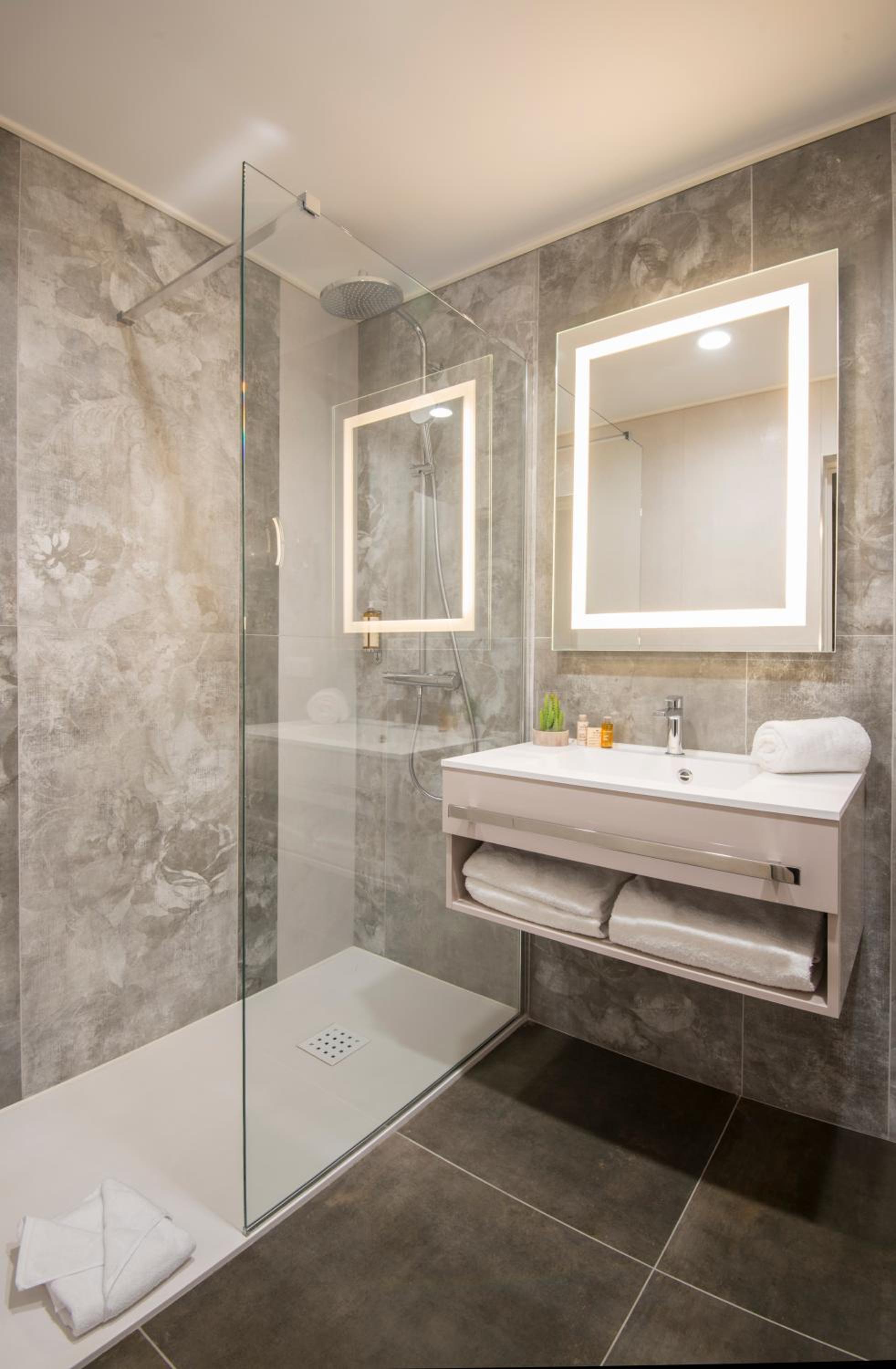 Triple Room with Garden View - Photo 4